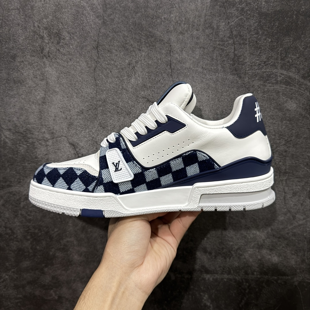 图片[2]-【莞产YS版本】Louis Vuitton Trainer lv时装走秀运动鞋 完美鞋型超高的清洁度 零毛边线头瑕疵 全套原楦原纸版原鞋开模 全网最具灵魂的版型 正确原装黄色鞋盒 正确中底印花 鞋面印花3D高频深度立体 全鞋电脑针车 紧密相连 针距密度一致 环保乳胶注塑鞋垫 厚度脚感还原原版 皮面裁剪部位 统一油边封口工艺 原装橡胶大底含胶量大底组合零偏差 专柜全套包装 防尘袋 说明书 质保卡 男女鞋 尺码： 39 40 41 42 43 44 45-选品中心