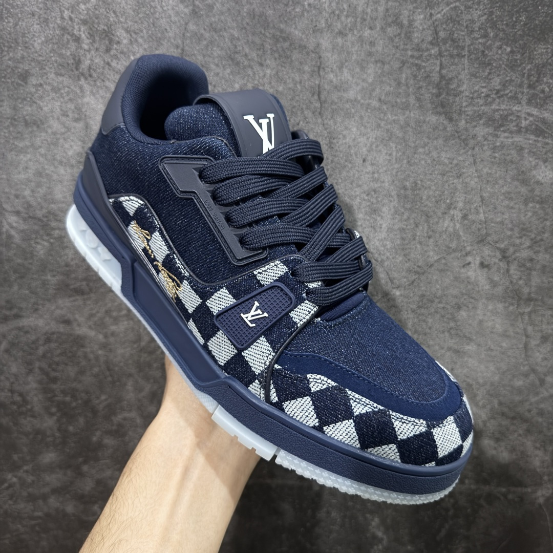 图片[3]-【莞产YS版本】Louis Vuitton Trainer lv时装走秀运动鞋 完美鞋型超高的清洁度 零毛边线头瑕疵 全套原楦原纸版原鞋开模 全网最具灵魂的版型 正确原装黄色鞋盒 正确中底印花 鞋面印花3D高频深度立体 全鞋电脑针车 紧密相连 针距密度一致 环保乳胶注塑鞋垫 厚度脚感还原原版 皮面裁剪部位 统一油边封口工艺 原装橡胶大底含胶量大底组合零偏差 专柜全套包装 防尘袋 说明书 质保卡 男女鞋 尺码： 39 40 41 42 43 44 45-选品中心