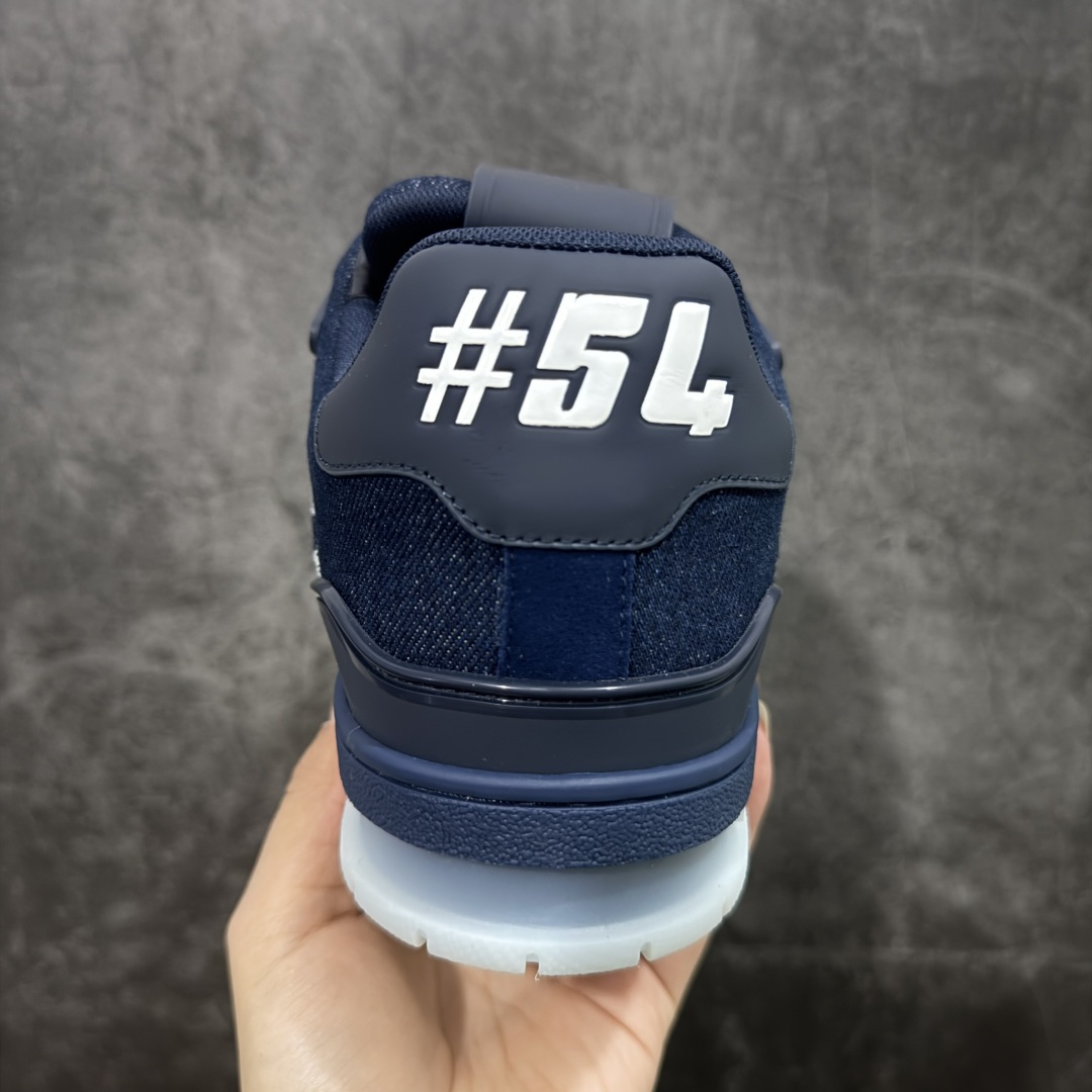 图片[4]-【莞产YS版本】Louis Vuitton Trainer lv时装走秀运动鞋 完美鞋型超高的清洁度 零毛边线头瑕疵 全套原楦原纸版原鞋开模 全网最具灵魂的版型 正确原装黄色鞋盒 正确中底印花 鞋面印花3D高频深度立体 全鞋电脑针车 紧密相连 针距密度一致 环保乳胶注塑鞋垫 厚度脚感还原原版 皮面裁剪部位 统一油边封口工艺 原装橡胶大底含胶量大底组合零偏差 专柜全套包装 防尘袋 说明书 质保卡 男女鞋 尺码： 39 40 41 42 43 44 45-选品中心