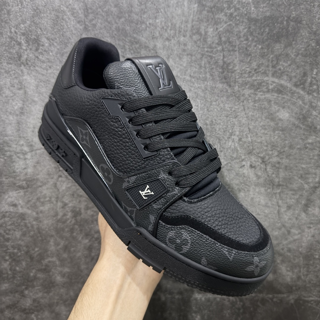 图片[3]-【天花板/Goat版】 市场最强版 没有之一的存在💪🏻 Louis Vuitton LV Trainer 系列全新版上架 手里有正品的可以对比下🆚懂货的看细节‼️ 此版品质是市场从未达到的新高度！ 整体版型 皮料 牛仔布的色差 压花纹路清晰度 后跟版型等等 都可以自行对比[机智]吊打市场所有货，怒甩十条街的那种，直接来正品对比图🆚，欢迎拿市场各大工厂的货来对比！ 尺码：38-45码-选品中心