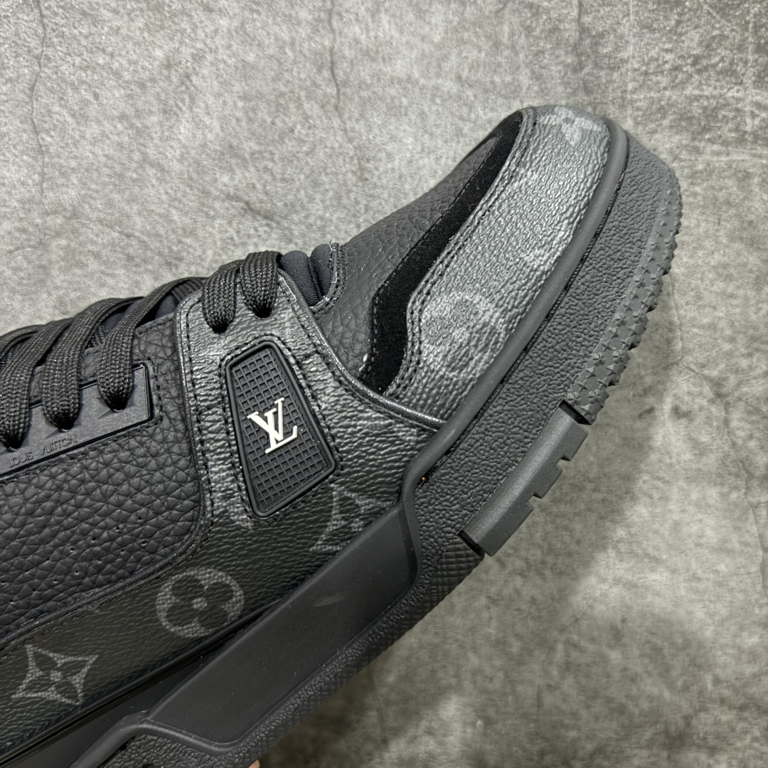 图片[6]-【天花板/Goat版】 市场最强版 没有之一的存在💪🏻 Louis Vuitton LV Trainer 系列全新版上架 手里有正品的可以对比下🆚懂货的看细节‼️ 此版品质是市场从未达到的新高度！ 整体版型 皮料 牛仔布的色差 压花纹路清晰度 后跟版型等等 都可以自行对比[机智]吊打市场所有货，怒甩十条街的那种，直接来正品对比图🆚，欢迎拿市场各大工厂的货来对比！ 尺码：38-45码-选品中心