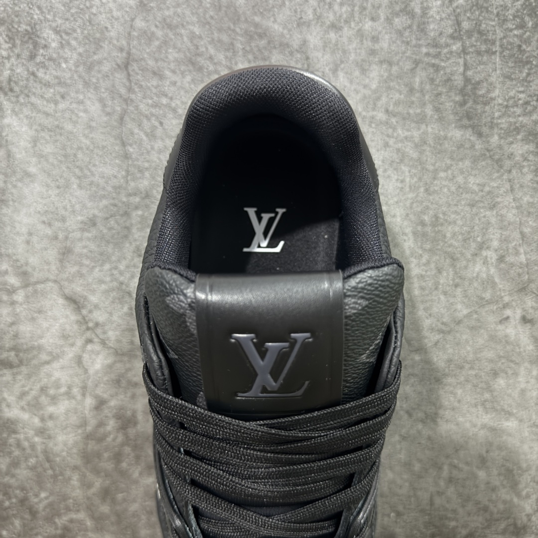 图片[8]-【天花板/Goat版】 市场最强版 没有之一的存在💪🏻 Louis Vuitton LV Trainer 系列全新版上架 手里有正品的可以对比下🆚懂货的看细节‼️ 此版品质是市场从未达到的新高度！ 整体版型 皮料 牛仔布的色差 压花纹路清晰度 后跟版型等等 都可以自行对比[机智]吊打市场所有货，怒甩十条街的那种，直接来正品对比图🆚，欢迎拿市场各大工厂的货来对比！ 尺码：38-45码-选品中心