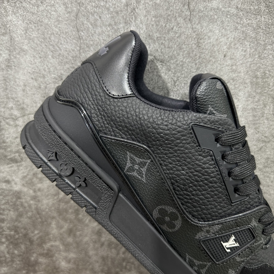 图片[7]-【天花板/Goat版】 市场最强版 没有之一的存在💪🏻 Louis Vuitton LV Trainer 系列全新版上架 手里有正品的可以对比下🆚懂货的看细节‼️ 此版品质是市场从未达到的新高度！ 整体版型 皮料 牛仔布的色差 压花纹路清晰度 后跟版型等等 都可以自行对比[机智]吊打市场所有货，怒甩十条街的那种，直接来正品对比图🆚，欢迎拿市场各大工厂的货来对比！ 尺码：38-45码-选品中心