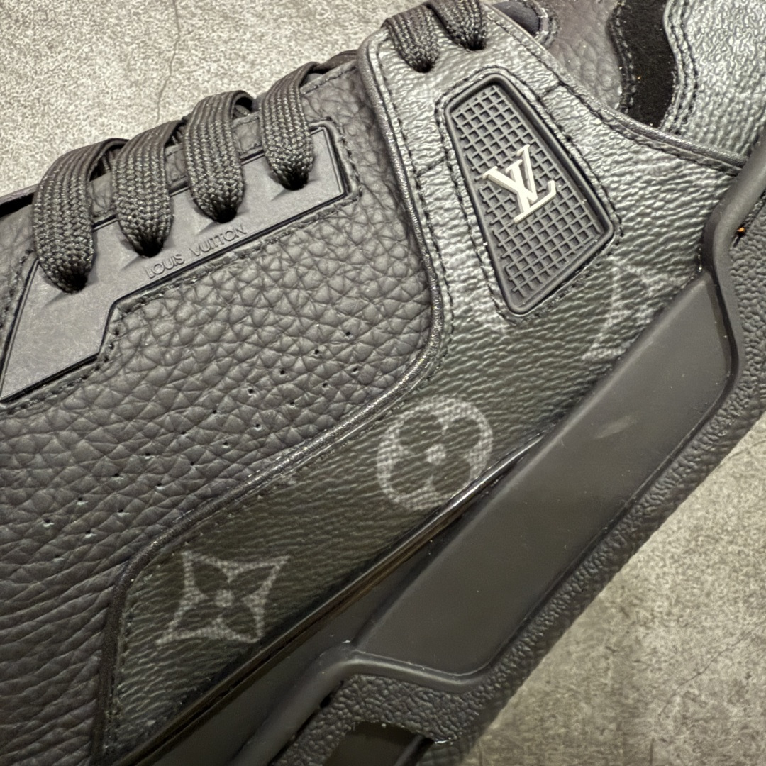 图片[4]-【天花板/Goat版】 市场最强版 没有之一的存在💪🏻 Louis Vuitton LV Trainer 系列全新版上架 手里有正品的可以对比下🆚懂货的看细节‼️ 此版品质是市场从未达到的新高度！ 整体版型 皮料 牛仔布的色差 压花纹路清晰度 后跟版型等等 都可以自行对比[机智]吊打市场所有货，怒甩十条街的那种，直接来正品对比图🆚，欢迎拿市场各大工厂的货来对比！ 尺码：38-45码-选品中心