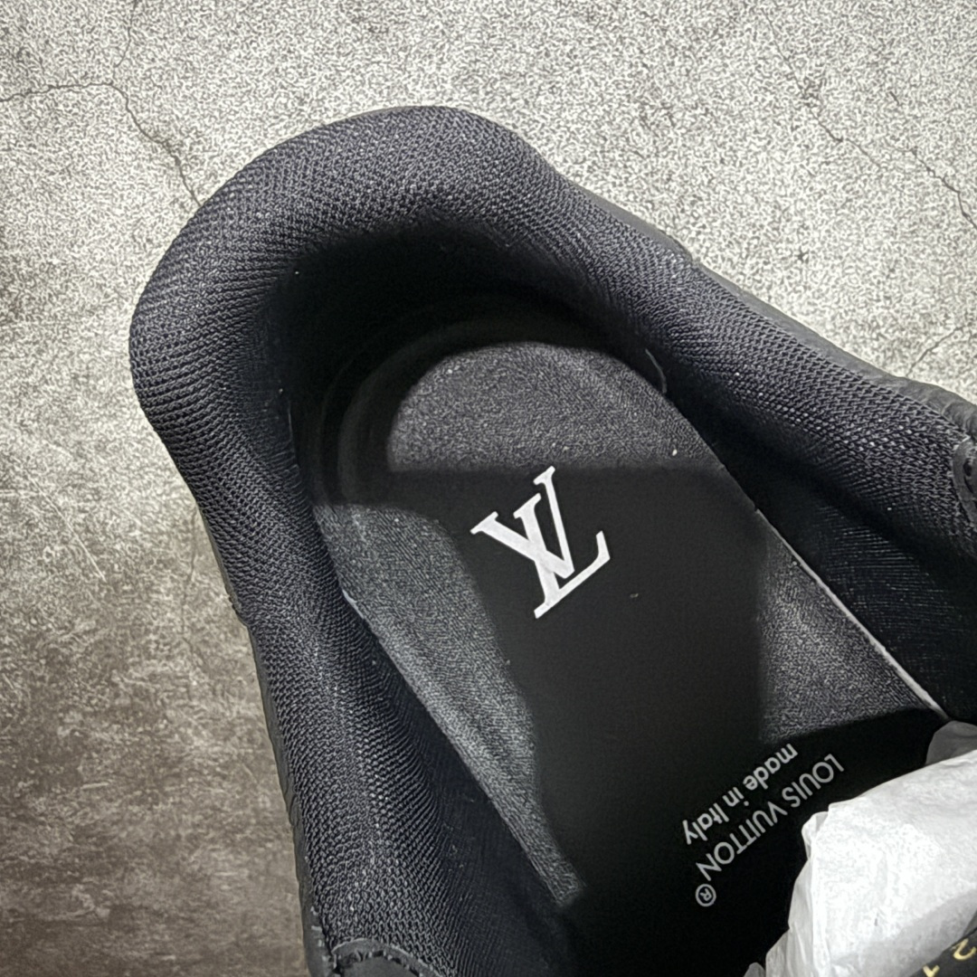 图片[8]-【天花板/Goat版】 市场最强版 没有之一的存在💪🏻 Louis Vuitton LV Trainer 系列全新版上架 手里有正品的可以对比下🆚懂货的看细节‼️ 此版品质是市场从未达到的新高度！ 整体版型 皮料 牛仔布的色差 压花纹路清晰度 后跟版型等等 都可以自行对比[机智]吊打市场所有货，怒甩十条街的那种，直接来正品对比图🆚，欢迎拿市场各大工厂的货来对比！ 尺码：38-45码-选品中心