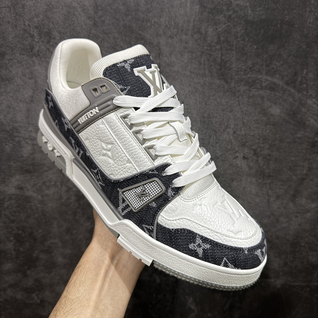 图片[3]-【ZOD版本】Louis Vuitton LV Trainer系列运动休闲板鞋 独家订单，从压花工艺、TPU胶片至大底制作，均采用独立开发的专属模具。定制皮料，细致还原原版纹路与光泽度，真正做到1：1对标原版。 真材实料，毫不妥协——克重与原鞋保持一致，上手一掂便知，原鞋的压手感，扎实分量与质感。市面上许多版本为控制成本，克重往往偏轻很多. 看货说话，真正原汁原味，不惧对比。懂行的大哥请看过来，市面上流通的各个版本任你比对，我们信心十足，静候您的检验。 尺码：35-46-选品中心