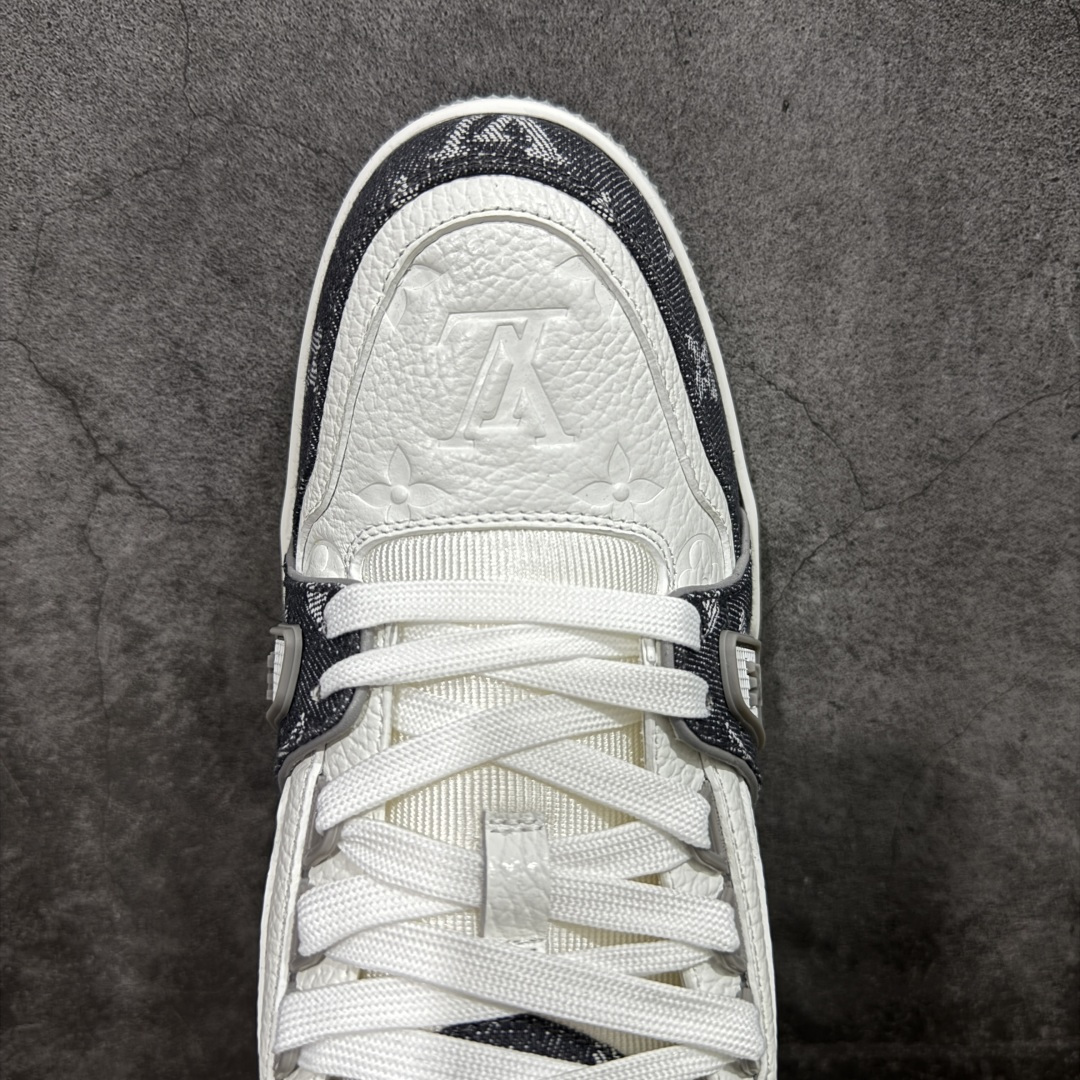 图片[5]-【ZOD版本】Louis Vuitton LV Trainer系列运动休闲板鞋 独家订单，从压花工艺、TPU胶片至大底制作，均采用独立开发的专属模具。定制皮料，细致还原原版纹路与光泽度，真正做到1：1对标原版。 真材实料，毫不妥协——克重与原鞋保持一致，上手一掂便知，原鞋的压手感，扎实分量与质感。市面上许多版本为控制成本，克重往往偏轻很多. 看货说话，真正原汁原味，不惧对比。懂行的大哥请看过来，市面上流通的各个版本任你比对，我们信心十足，静候您的检验。 尺码：35-46-选品中心