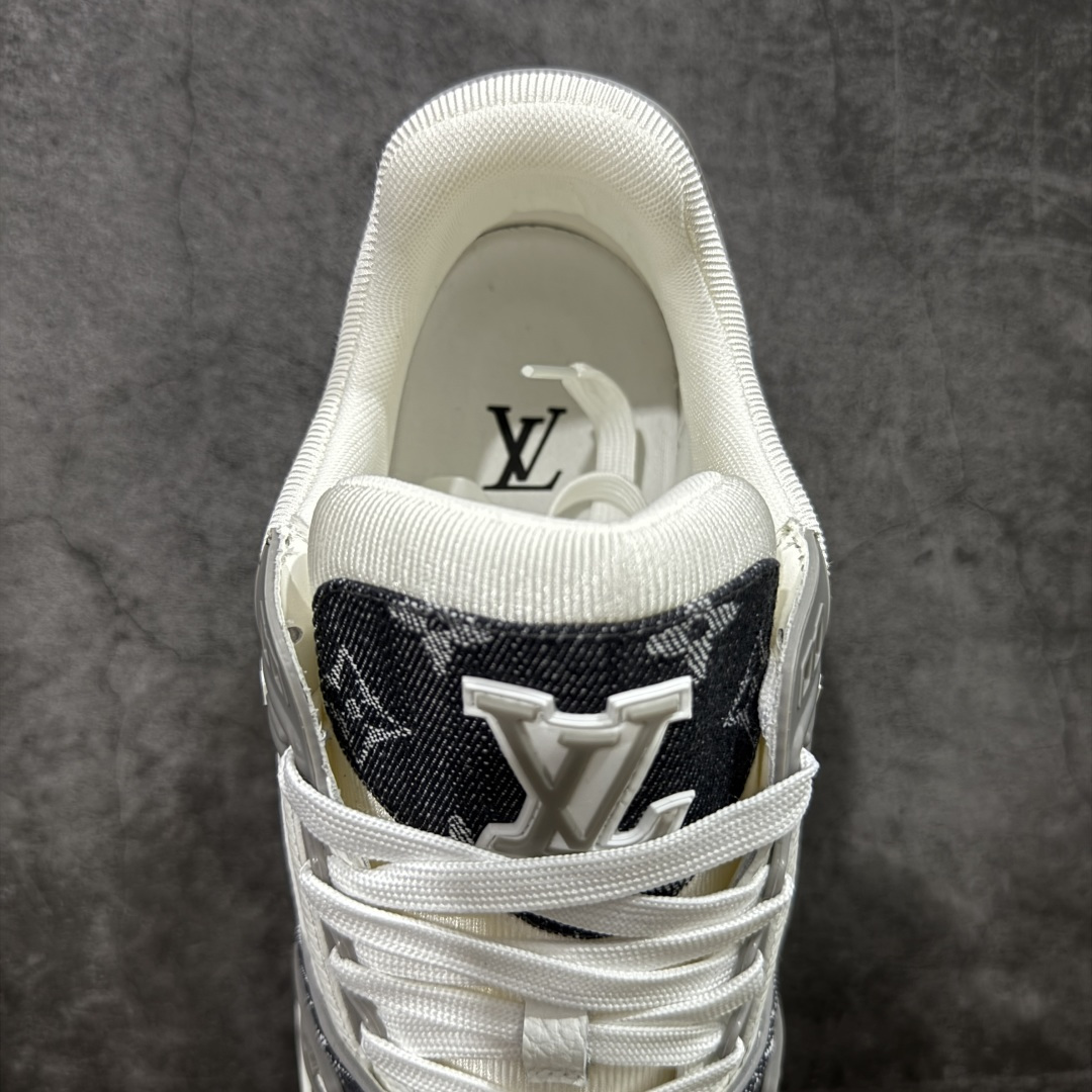 图片[8]-【ZOD版本】Louis Vuitton LV Trainer系列运动休闲板鞋 独家订单，从压花工艺、TPU胶片至大底制作，均采用独立开发的专属模具。定制皮料，细致还原原版纹路与光泽度，真正做到1：1对标原版。 真材实料，毫不妥协——克重与原鞋保持一致，上手一掂便知，原鞋的压手感，扎实分量与质感。市面上许多版本为控制成本，克重往往偏轻很多. 看货说话，真正原汁原味，不惧对比。懂行的大哥请看过来，市面上流通的各个版本任你比对，我们信心十足，静候您的检验。 尺码：35-46-选品中心