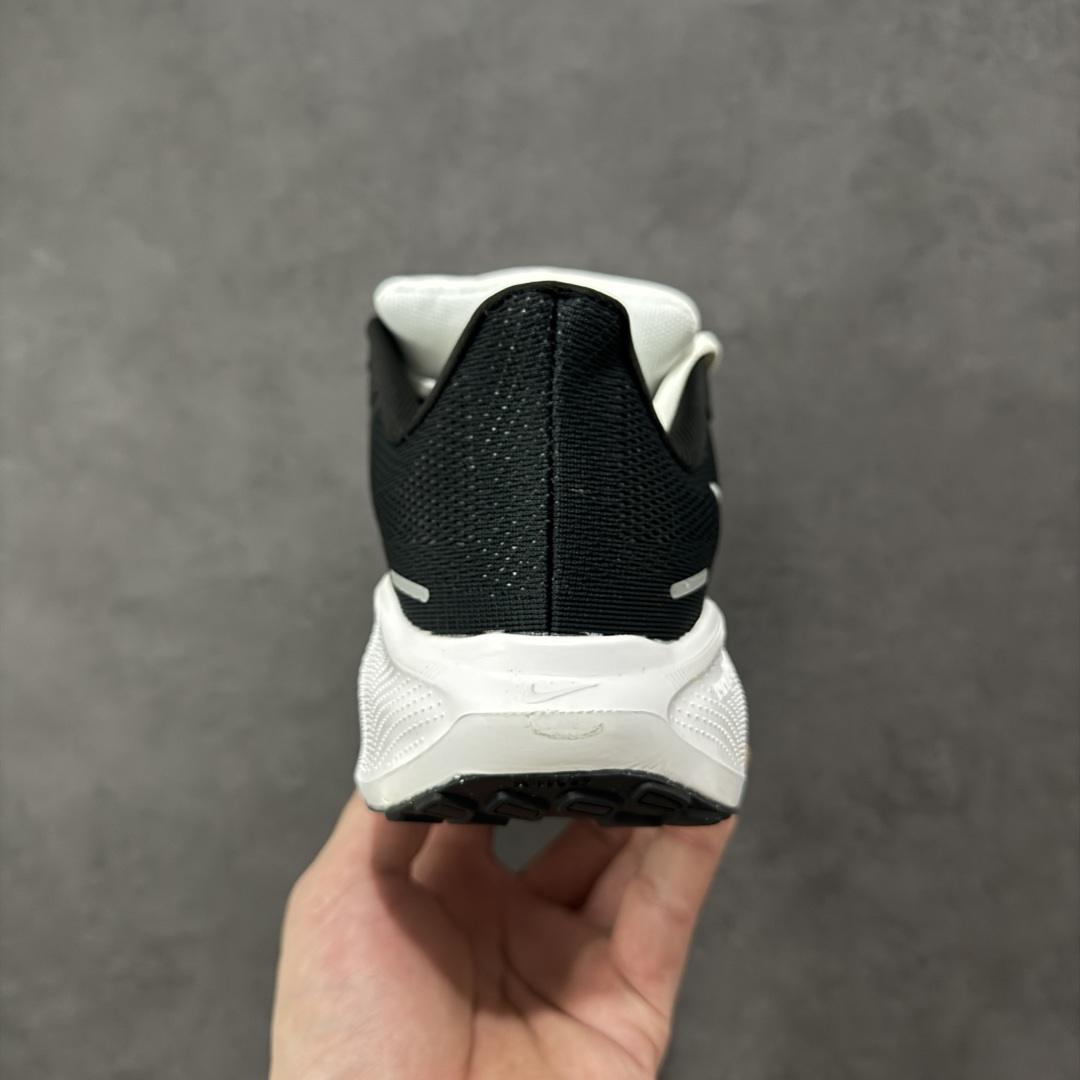 图片[4]-【GQ福利】奥莱ZP单 专柜货品 Nike Pegasus 41 代飞马专业跑鞋 5000双极限清仓 售后无忧 NK Air Zoom Pegasus 41登月 飞马跑鞋 鞋面采用外层由韧性纱线+内层网眼布的设计，在确保稳定性和耐久性的同时，也保证了贴合舒适及透气性能 此外，鞋带孔也从飞线变为全新板带设计，提供更加舒适的锁定贴合 中底方面为 全掌react泡棉+内嵌前后掌双Zoom Air气垫的配置组合，经典的华夫格大底则能确保抓地 尺码：36-45 货号：FD2722-009 编码：QGA180190-选品中心