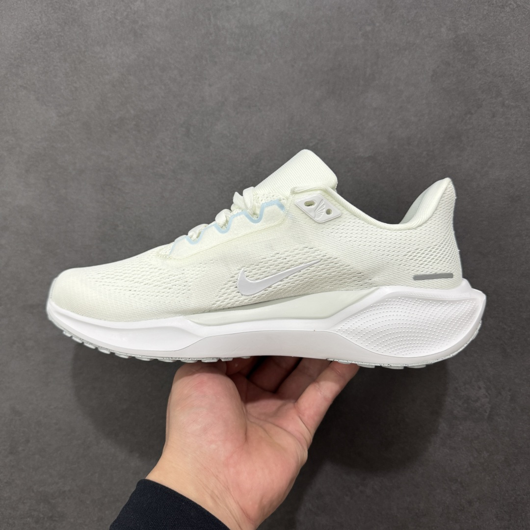 图片[2]-【GQ福利】奥莱ZP单 专柜货品 Nike Pegasus 41 代飞马专业跑鞋 5000双极限清仓 售后无忧 NK Air Zoom Pegasus 41登月 飞马跑鞋 鞋面采用外层由韧性纱线+内层网眼布的设计，在确保稳定性和耐久性的同时，也保证了贴合舒适及透气性能 此外，鞋带孔也从飞线变为全新板带设计，提供更加舒适的锁定贴合 中底方面为 全掌react泡棉+内嵌前后掌双Zoom Air气垫的配置组合，经典的华夫格大底则能确保抓地 尺码：36-45 货号：FD2722-102 编码：QGA180190-选品中心