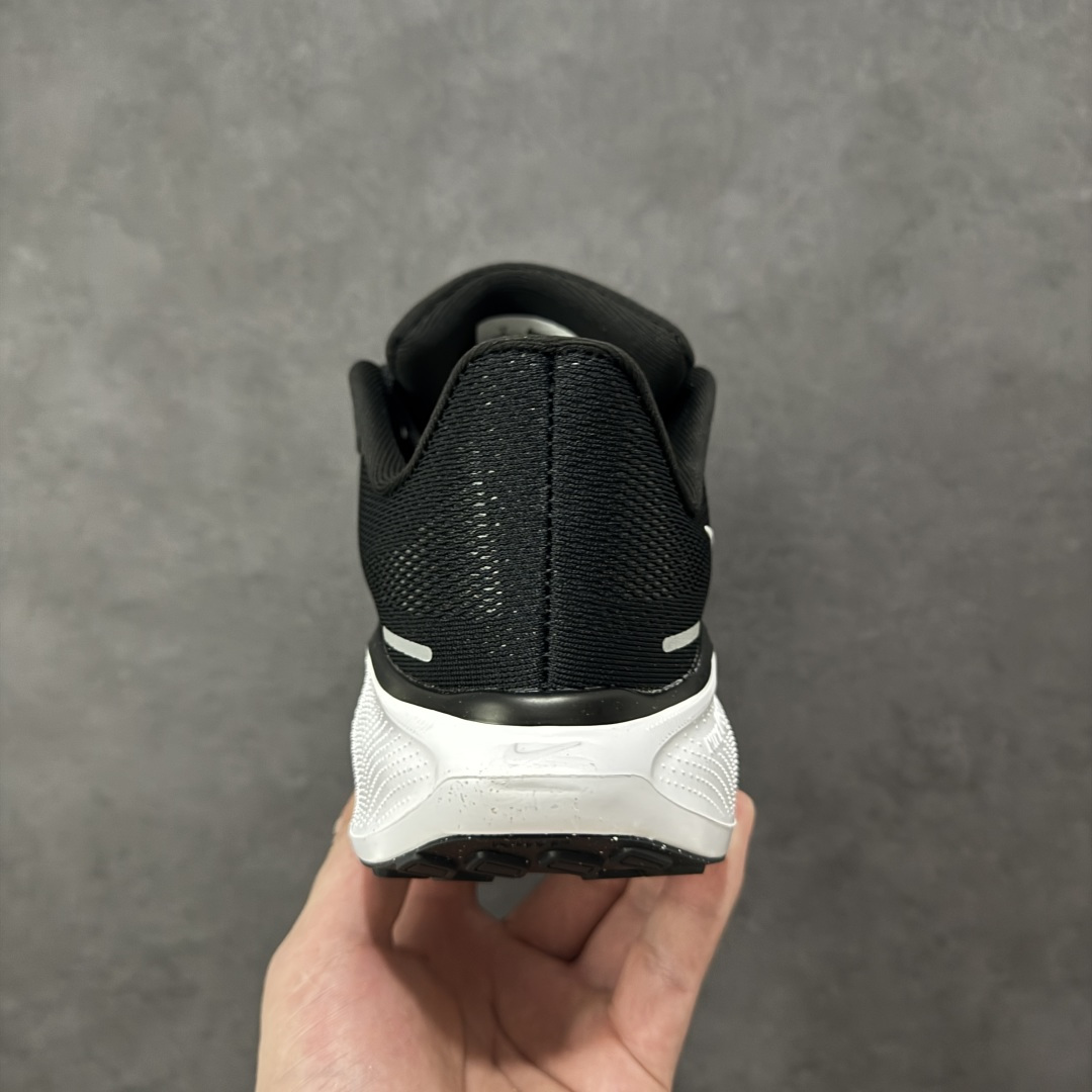 图片[4]-【GQ福利】奥莱ZP单 专柜货品 Nike Pegasus 41 代飞马专业跑鞋 5000双极限清仓 售后无忧 NK Air Zoom Pegasus 41登月 飞马跑鞋 鞋面采用外层由韧性纱线+内层网眼布的设计，在确保稳定性和耐久性的同时，也保证了贴合舒适及透气性能 此外，鞋带孔也从飞线变为全新板带设计，提供更加舒适的锁定贴合 中底方面为 全掌react泡棉+内嵌前后掌双Zoom Air气垫的配置组合，经典的华夫格大底则能确保抓地 尺码：36-45 货号：FD2722-002 编码：QGA180190-选品中心