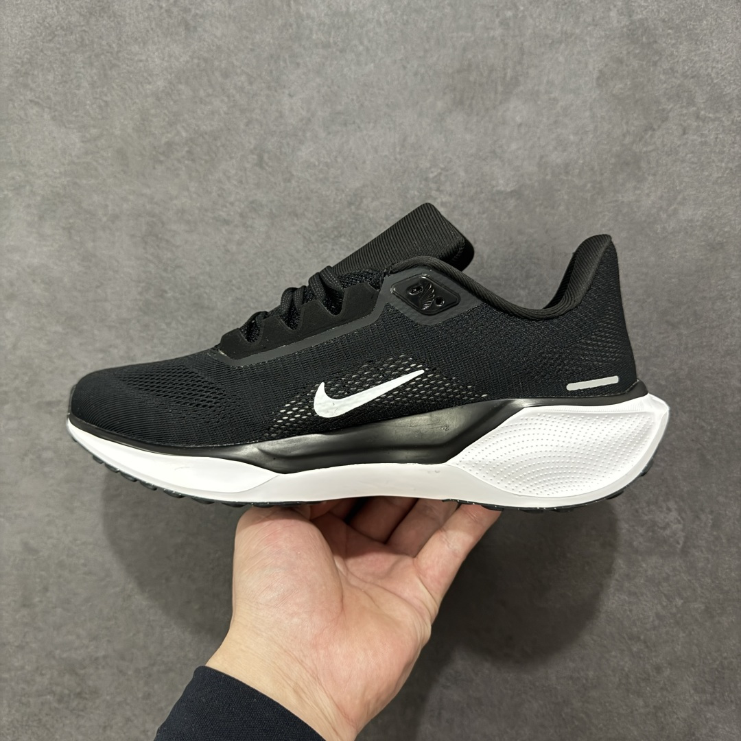 图片[2]-【GQ福利】奥莱ZP单 专柜货品 Nike Pegasus 41 代飞马专业跑鞋 5000双极限清仓 售后无忧 NK Air Zoom Pegasus 41登月 飞马跑鞋 鞋面采用外层由韧性纱线+内层网眼布的设计，在确保稳定性和耐久性的同时，也保证了贴合舒适及透气性能 此外，鞋带孔也从飞线变为全新板带设计，提供更加舒适的锁定贴合 中底方面为 全掌react泡棉+内嵌前后掌双Zoom Air气垫的配置组合，经典的华夫格大底则能确保抓地 尺码：36-45 货号：FD2722-002 编码：QGA180190-选品中心