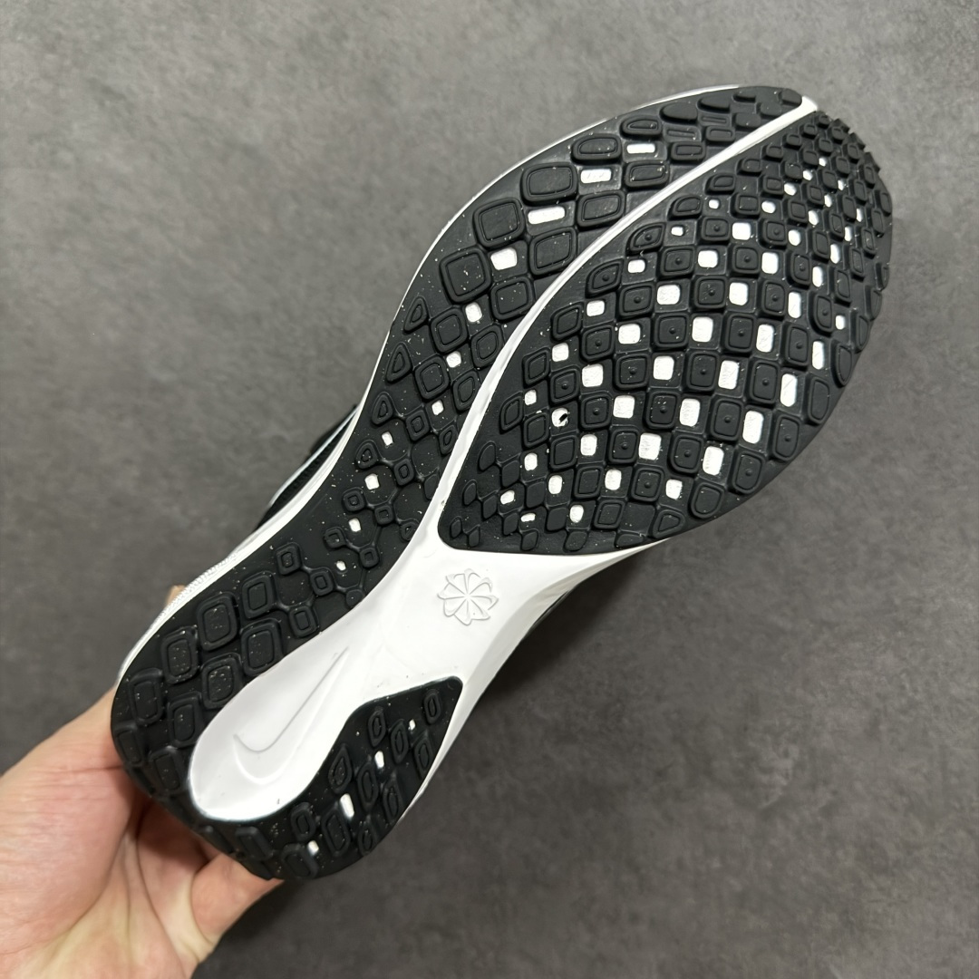 图片[9]-【GQ福利】奥莱ZP单 专柜货品 Nike Pegasus 41 代飞马专业跑鞋 5000双极限清仓 售后无忧 NK Air Zoom Pegasus 41登月 飞马跑鞋 鞋面采用外层由韧性纱线+内层网眼布的设计，在确保稳定性和耐久性的同时，也保证了贴合舒适及透气性能 此外，鞋带孔也从飞线变为全新板带设计，提供更加舒适的锁定贴合 中底方面为 全掌react泡棉+内嵌前后掌双Zoom Air气垫的配置组合，经典的华夫格大底则能确保抓地 尺码：36-45 货号：FD2722-002 编码：QGA180190-选品中心