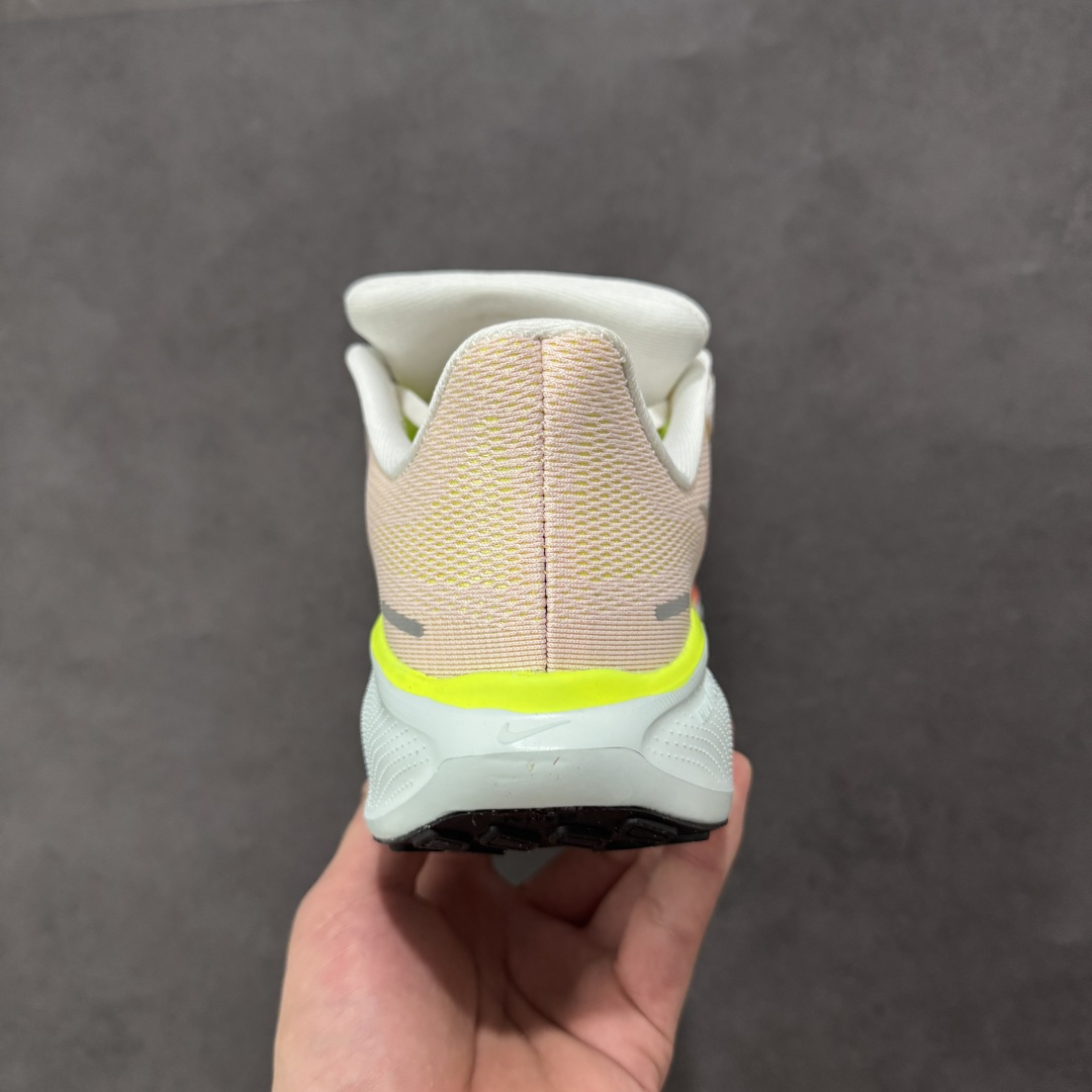 图片[4]-【GQ福利】奥莱ZP单 专柜货品 Nike Pegasus 41 代飞马专业跑鞋 5000双极限清仓 售后无忧 NK Air Zoom Pegasus 41登月 飞马跑鞋 鞋面采用外层由韧性纱线+内层网眼布的设计，在确保稳定性和耐久性的同时，也保证了贴合舒适及透气性能 此外，鞋带孔也从飞线变为全新板带设计，提供更加舒适的锁定贴合 中底方面为 全掌react泡棉+内嵌前后掌双Zoom Air气垫的配置组合，经典的华夫格大底则能确保抓地 尺码：36-45 货号：FD2722-100 编码：QGA180190-选品中心
