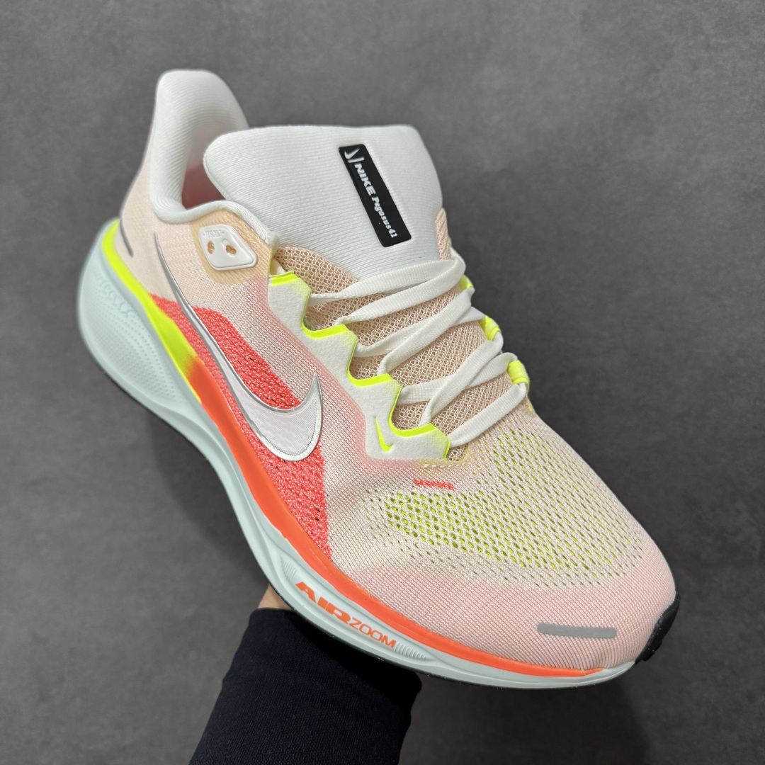 图片[3]-【GQ福利】奥莱ZP单 专柜货品 Nike Pegasus 41 代飞马专业跑鞋 5000双极限清仓 售后无忧 NK Air Zoom Pegasus 41登月 飞马跑鞋 鞋面采用外层由韧性纱线+内层网眼布的设计，在确保稳定性和耐久性的同时，也保证了贴合舒适及透气性能 此外，鞋带孔也从飞线变为全新板带设计，提供更加舒适的锁定贴合 中底方面为 全掌react泡棉+内嵌前后掌双Zoom Air气垫的配置组合，经典的华夫格大底则能确保抓地 尺码：36-45 货号：FD2722-100 编码：QGA180190-选品中心