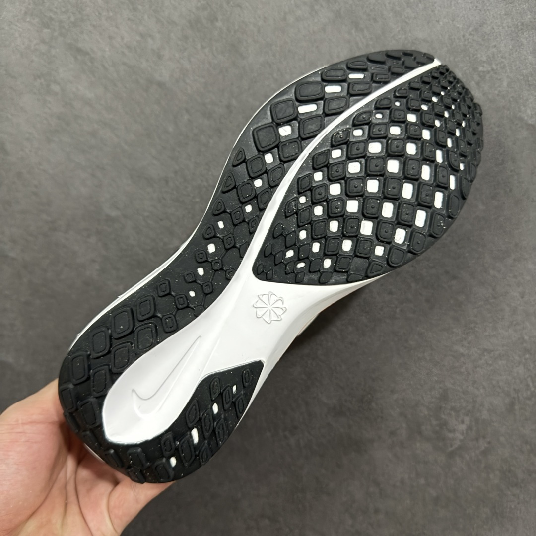 图片[9]-【GQ福利】奥莱ZP单 专柜货品 Nike Pegasus 41 代飞马专业跑鞋 5000双极限清仓 售后无忧 NK Air Zoom Pegasus 41登月 飞马跑鞋 鞋面采用外层由韧性纱线+内层网眼布的设计，在确保稳定性和耐久性的同时，也保证了贴合舒适及透气性能 此外，鞋带孔也从飞线变为全新板带设计，提供更加舒适的锁定贴合 中底方面为 全掌react泡棉+内嵌前后掌双Zoom Air气垫的配置组合，经典的华夫格大底则能确保抓地 尺码：36-45 货号：FD2722-006 编码：QGA180190-选品中心