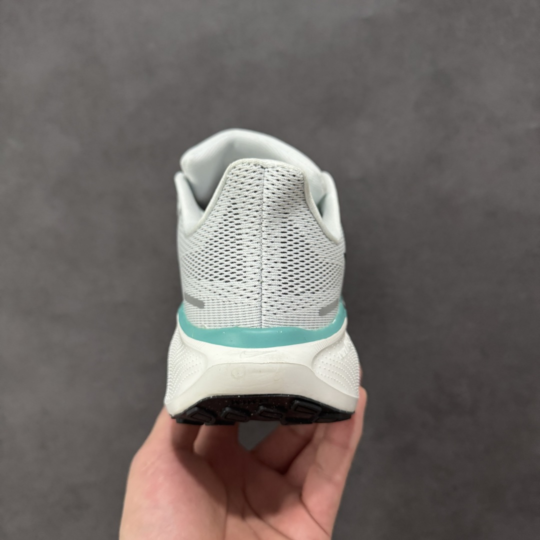 图片[4]-【GQ福利】奥莱ZP单 专柜货品 Nike Pegasus 41 代飞马专业跑鞋 5000双极限清仓 售后无忧 NK Air Zoom Pegasus 41登月 飞马跑鞋 鞋面采用外层由韧性纱线+内层网眼布的设计，在确保稳定性和耐久性的同时，也保证了贴合舒适及透气性能 此外，鞋带孔也从飞线变为全新板带设计，提供更加舒适的锁定贴合 中底方面为 全掌react泡棉+内嵌前后掌双Zoom Air气垫的配置组合，经典的华夫格大底则能确保抓地 尺码：36-45 货号：FD2722-103 编码：QGA180190-选品中心