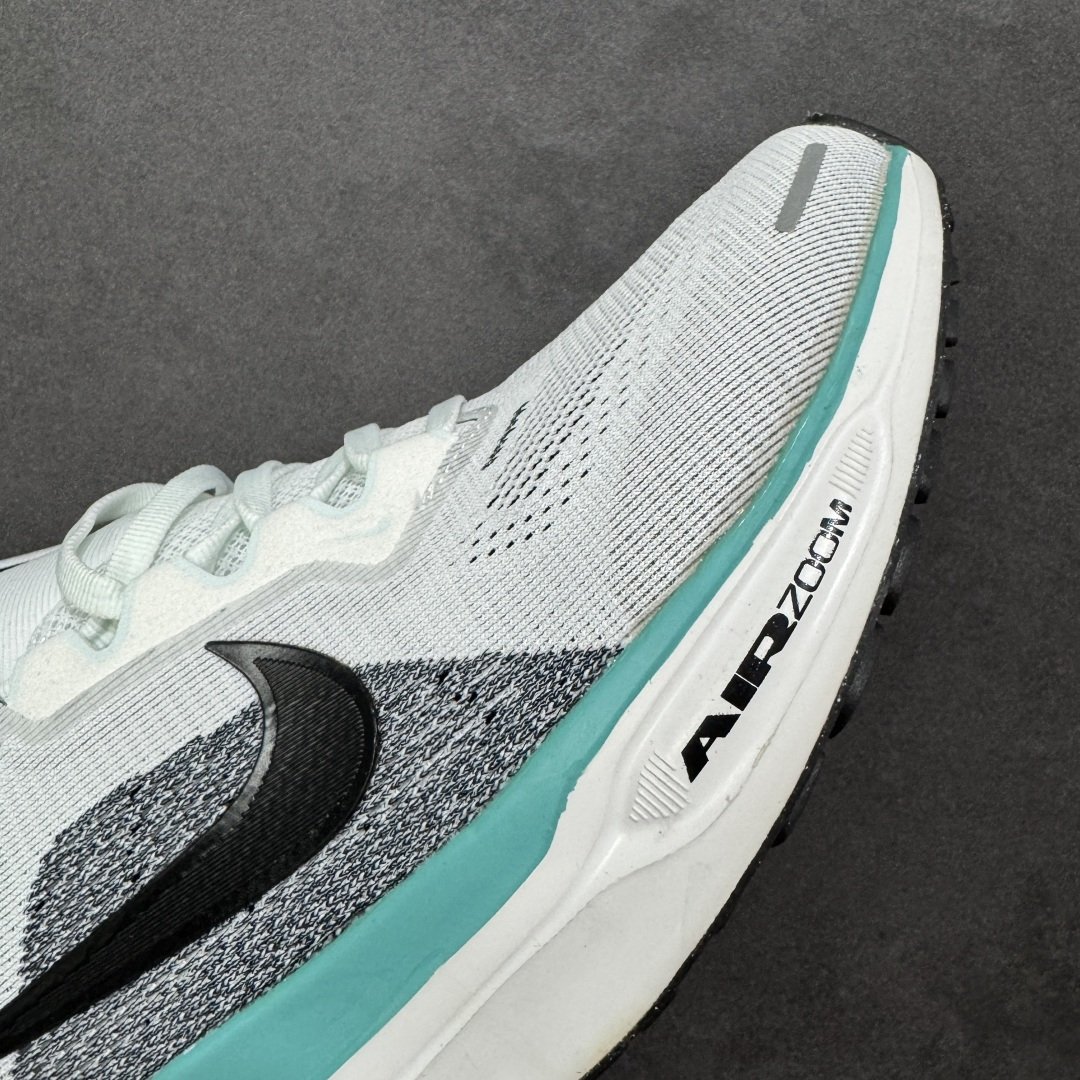 图片[5]-【GQ福利】奥莱ZP单 专柜货品 Nike Pegasus 41 代飞马专业跑鞋 5000双极限清仓 售后无忧 NK Air Zoom Pegasus 41登月 飞马跑鞋 鞋面采用外层由韧性纱线+内层网眼布的设计，在确保稳定性和耐久性的同时，也保证了贴合舒适及透气性能 此外，鞋带孔也从飞线变为全新板带设计，提供更加舒适的锁定贴合 中底方面为 全掌react泡棉+内嵌前后掌双Zoom Air气垫的配置组合，经典的华夫格大底则能确保抓地 尺码：36-45 货号：FD2722-103 编码：QGA180190-选品中心