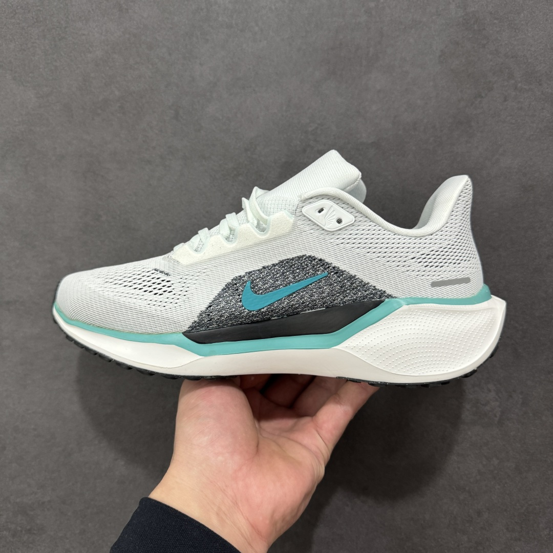 图片[2]-【GQ福利】奥莱ZP单 专柜货品 Nike Pegasus 41 代飞马专业跑鞋 5000双极限清仓 售后无忧 NK Air Zoom Pegasus 41登月 飞马跑鞋 鞋面采用外层由韧性纱线+内层网眼布的设计，在确保稳定性和耐久性的同时，也保证了贴合舒适及透气性能 此外，鞋带孔也从飞线变为全新板带设计，提供更加舒适的锁定贴合 中底方面为 全掌react泡棉+内嵌前后掌双Zoom Air气垫的配置组合，经典的华夫格大底则能确保抓地 尺码：36-45 货号：FD2722-103 编码：QGA180190-选品中心