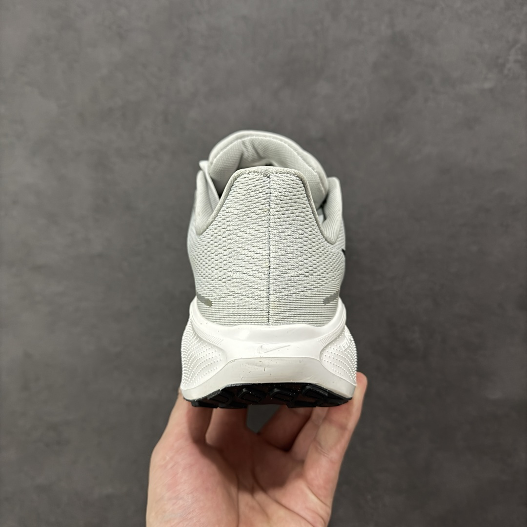 图片[4]-【GQ福利】奥莱ZP单 专柜货品 Nike Pegasus 41 代飞马专业跑鞋 5000双极限清仓 售后无忧 NK Air Zoom Pegasus 41登月 飞马跑鞋 鞋面采用外层由韧性纱线+内层网眼布的设计，在确保稳定性和耐久性的同时，也保证了贴合舒适及透气性能 此外，鞋带孔也从飞线变为全新板带设计，提供更加舒适的锁定贴合 中底方面为 全掌react泡棉+内嵌前后掌双Zoom Air气垫的配置组合，经典的华夫格大底则能确保抓地 尺码：36-45 货号：FD2722-022 编码：QGA180190-选品中心