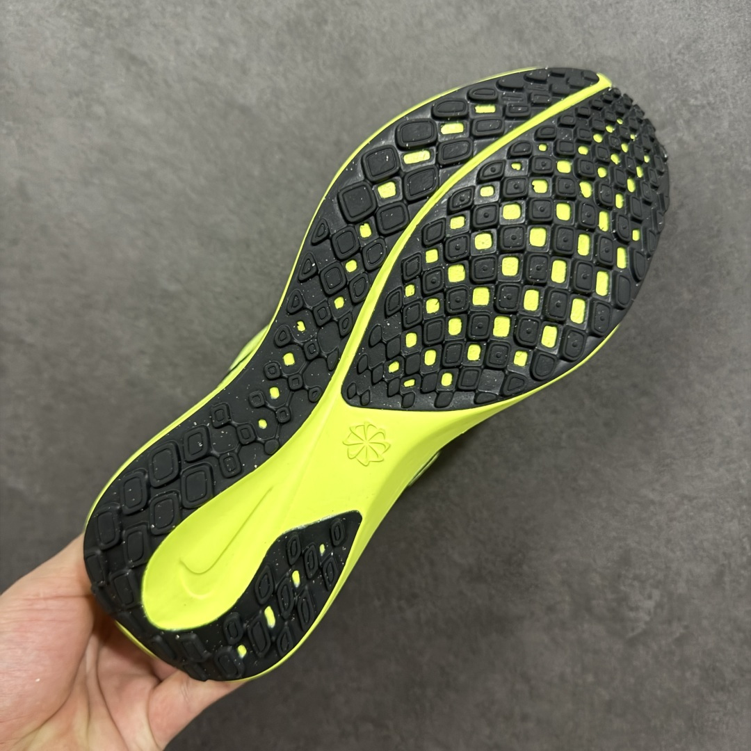 图片[9]-【GQ福利】奥莱ZP单 专柜货品 Nike Pegasus 41 代飞马专业跑鞋 5000双极限清仓 售后无忧 NK Air Zoom Pegasus 41登月 飞马跑鞋 鞋面采用外层由韧性纱线+内层网眼布的设计，在确保稳定性和耐久性的同时，也保证了贴合舒适及透气性能 此外，鞋带孔也从飞线变为全新板带设计，提供更加舒适的锁定贴合 中底方面为 全掌react泡棉+内嵌前后掌双Zoom Air气垫的配置组合，经典的华夫格大底则能确保抓地 尺码：36-45 编码：QGA180190-选品中心