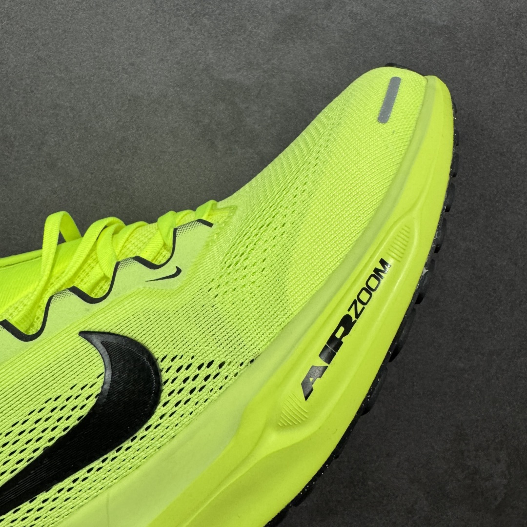 图片[5]-【GQ福利】奥莱ZP单 专柜货品 Nike Pegasus 41 代飞马专业跑鞋 5000双极限清仓 售后无忧 NK Air Zoom Pegasus 41登月 飞马跑鞋 鞋面采用外层由韧性纱线+内层网眼布的设计，在确保稳定性和耐久性的同时，也保证了贴合舒适及透气性能 此外，鞋带孔也从飞线变为全新板带设计，提供更加舒适的锁定贴合 中底方面为 全掌react泡棉+内嵌前后掌双Zoom Air气垫的配置组合，经典的华夫格大底则能确保抓地 尺码：36-45 编码：QGA180190-选品中心