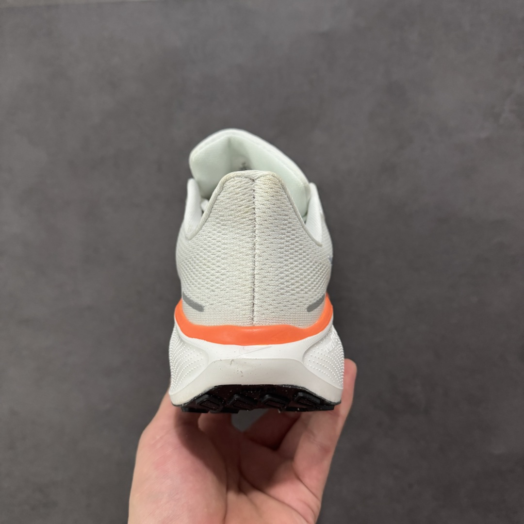 图片[4]-【GQ福利】奥莱ZP单 专柜货品 Nike Pegasus 41 代飞马专业跑鞋 5000双极限清仓 售后无忧 NK Air Zoom Pegasus 41登月 飞马跑鞋 鞋面采用外层由韧性纱线+内层网眼布的设计，在确保稳定性和耐久性的同时，也保证了贴合舒适及透气性能 此外，鞋带孔也从飞线变为全新板带设计，提供更加舒适的锁定贴合 中底方面为 全掌react泡棉+内嵌前后掌双Zoom Air气垫的配置组合，经典的华夫格大底则能确保抓地 编码：HF0013-900 白蓝橙 尺码：36-45 编码：QGA180190-选品中心