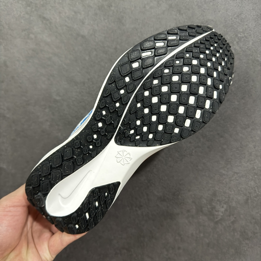 图片[9]-【GQ福利】奥莱ZP单 专柜货品 Nike Pegasus 41 代飞马专业跑鞋 5000双极限清仓 售后无忧 NK Air Zoom Pegasus 41登月 飞马跑鞋 鞋面采用外层由韧性纱线+内层网眼布的设计，在确保稳定性和耐久性的同时，也保证了贴合舒适及透气性能 此外，鞋带孔也从飞线变为全新板带设计，提供更加舒适的锁定贴合 中底方面为 全掌react泡棉+内嵌前后掌双Zoom Air气垫的配置组合，经典的华夫格大底则能确保抓地 编码：HF0013-900 白蓝橙 尺码：36-45 编码：QGA180190-选品中心