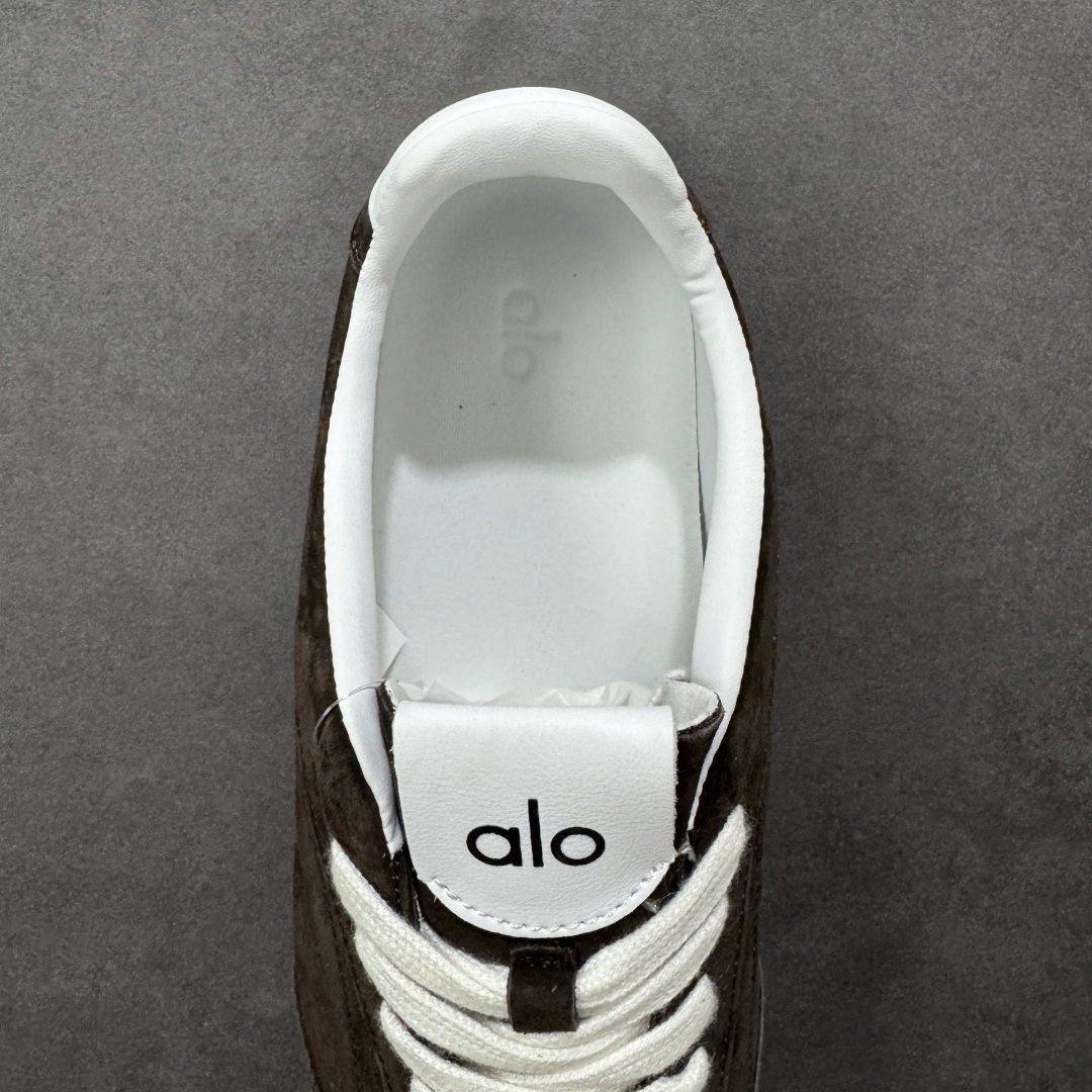 图片[7]-【公司级】Alo Yoga Sunset 低帮 男女同款 德训鞋舒适百搭防滑耐磨低邦生活休闲鞋“麂皮浅骨白生胶底” 设计灵感源自洛杉矶日落大道，把加州的自由随性穿在脚上。低帮鞋型、柔软绒面革鞋面，复古又时尚，从健身房到街头，无缝切换；RecoveryL Foama鞋垫，脚感就像踩在云朵上，宽鞋带加上缓震鞋领，贴合双脚，给你稳稳的舒适。 型号 A0891U 尺码：36 37 38 39 40 41 42 43 44 45 编码：HXSB250260-选品中心