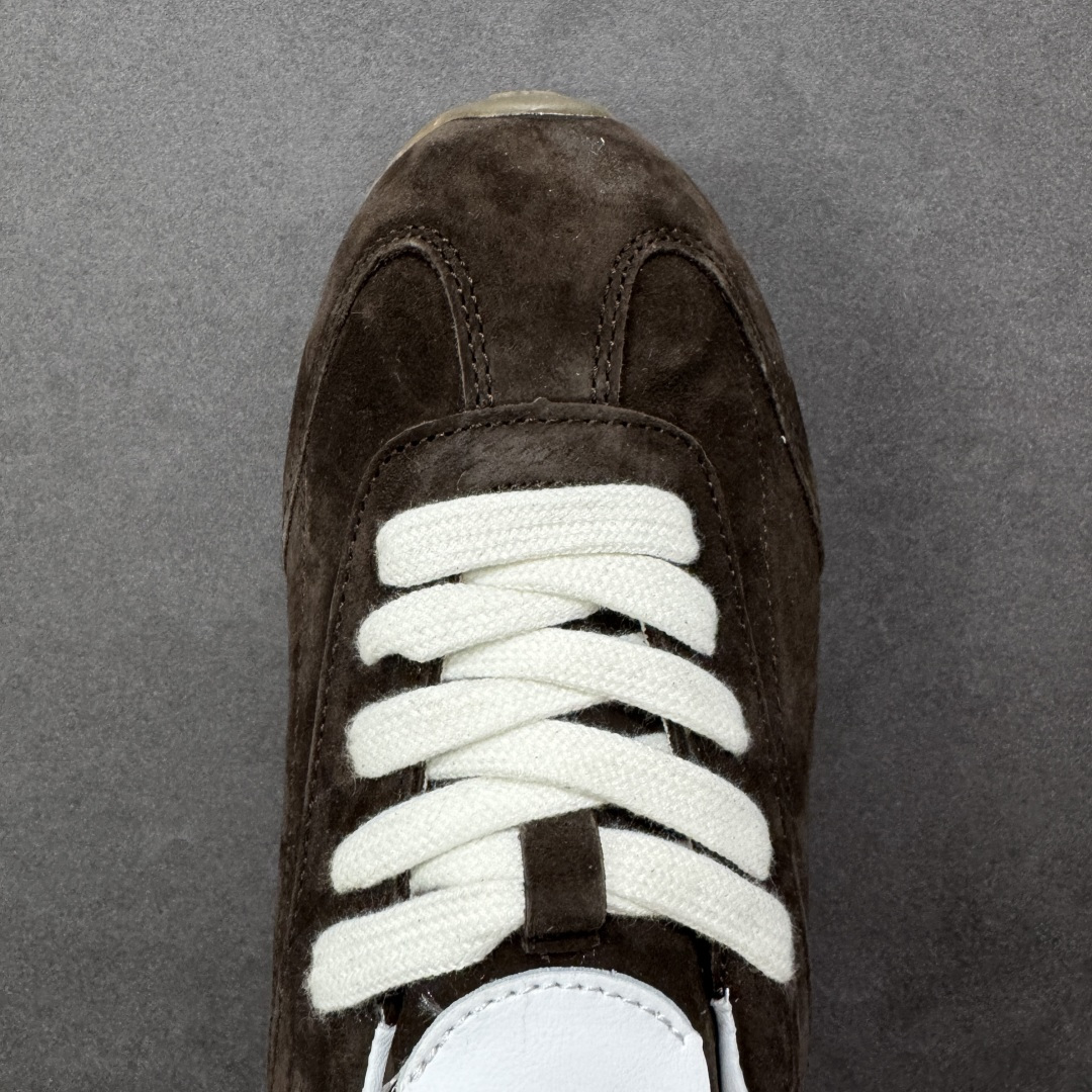 图片[8]-【公司级】Alo Yoga Sunset 低帮 男女同款 德训鞋舒适百搭防滑耐磨低邦生活休闲鞋“麂皮浅骨白生胶底” 设计灵感源自洛杉矶日落大道，把加州的自由随性穿在脚上。低帮鞋型、柔软绒面革鞋面，复古又时尚，从健身房到街头，无缝切换；RecoveryL Foama鞋垫，脚感就像踩在云朵上，宽鞋带加上缓震鞋领，贴合双脚，给你稳稳的舒适。 型号 A0891U 尺码：36 37 38 39 40 41 42 43 44 45 编码：HXSB250260-选品中心