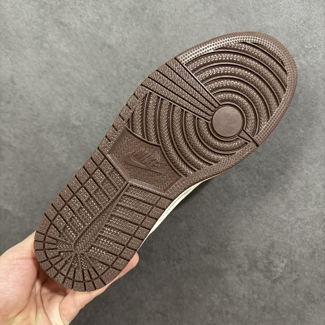 图片[9]-【定制版】Travis Scott x Fragment Design x Jordan Air Jordan 1 Low OG SP “北面三方联名-米棕猪八革” 多方联名合作融合了Travi灰勾s Scott 独特的音乐风格，藤原浩个性的设计风格以及Jordan品牌的经典元素 使其成为一双具有独特身份和价值的鞋子 清新而立体的外观加上联名标识更突出了其独特身份 这种配色方案显示出活力和时尚感 在视觉上引人注目 鞋身的质感和细腻的细节处理使其显得高端而格调十足 这款“倒钩”联名是设计与创意完美结合 融合多方的个性风格是一款备受瞩目的潮流鞋款 低帮休闲板鞋 定制鞋盒 大厂纯原品质出货 超高清洁度 皮料切割干净无任何毛边 细节完美 货号： DM7866-121 尺码： 36 36.5 37.5 38 38.5 39 40 40.5 41 42 42.5 43 44 44.5 45-选品中心