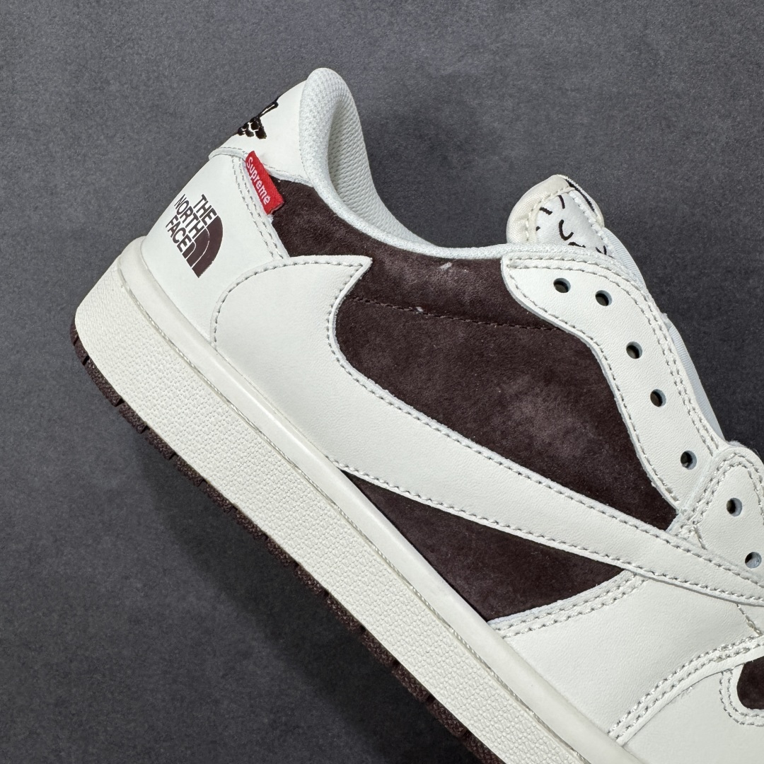 图片[6]-【定制版】Travis Scott x Fragment Design x Jordan Air Jordan 1 Low OG SP “北面三方联名-米棕猪八革” 多方联名合作融合了Travi灰勾s Scott 独特的音乐风格，藤原浩个性的设计风格以及Jordan品牌的经典元素 使其成为一双具有独特身份和价值的鞋子 清新而立体的外观加上联名标识更突出了其独特身份 这种配色方案显示出活力和时尚感 在视觉上引人注目 鞋身的质感和细腻的细节处理使其显得高端而格调十足 这款“倒钩”联名是设计与创意完美结合 融合多方的个性风格是一款备受瞩目的潮流鞋款 低帮休闲板鞋 定制鞋盒 大厂纯原品质出货 超高清洁度 皮料切割干净无任何毛边 细节完美 货号： DM7866-121 尺码： 36 36.5 37.5 38 38.5 39 40 40.5 41 42 42.5 43 44 44.5 45-选品中心