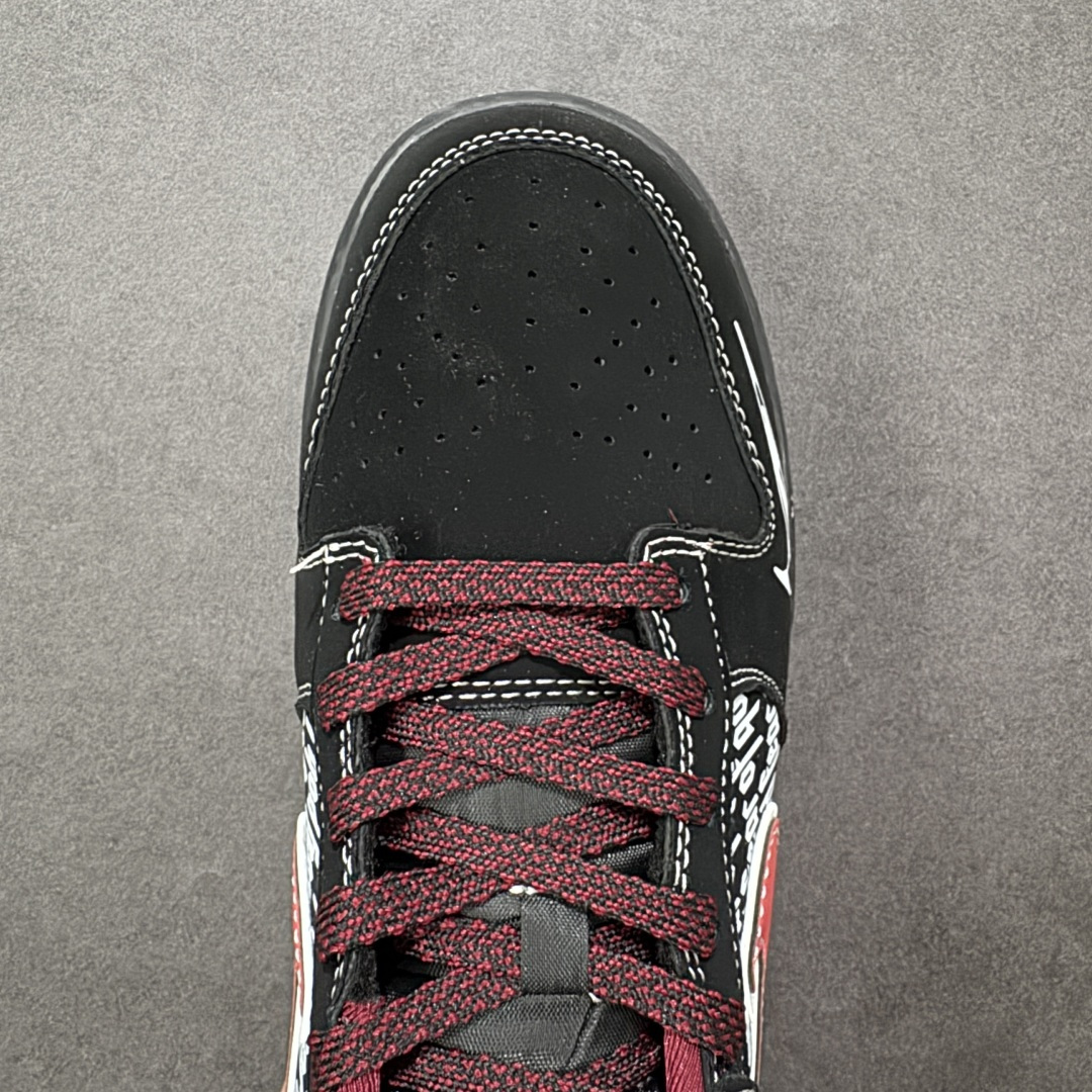 图片[8]-【定制版】Nike SB Dunk Low“字母黑红勾” 周年高端定制 低帮休闲板鞋 定制鞋盒 大厂纯原品质出货 超高清洁度 皮料切割干净无任何毛边 细节完美 货号：KK1333-051 尺码：36 36.5 37.5 38 38.5 39 40 40.5 41 42 42.5 43 44 44.5 45-选品中心