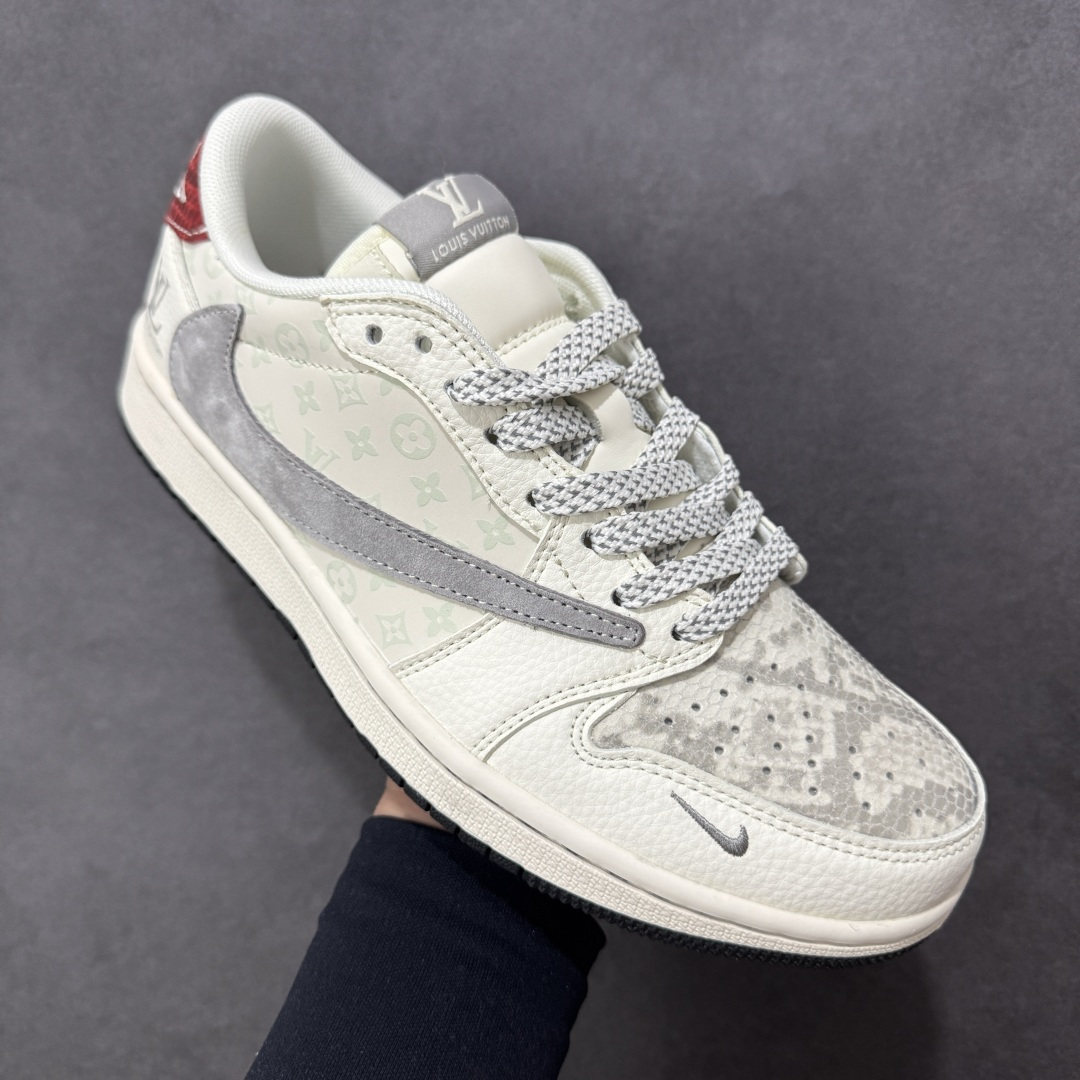图片[3]-【定制版】Travis Scott x Jordan 1 Low “LV联名——印花米灰红” 高端定制 乔丹倒勾低帮休闲板鞋 大厂纯原品质出货 纯正版型 定制鞋盒 皮料切割干净无任何毛边 细节完美 超高清洁度 货号：QW5088-209 尺码：36 36.5 37.5 38 38.5 39 40 40.5 41 42 42.5 43 44 44.5 45-选品中心