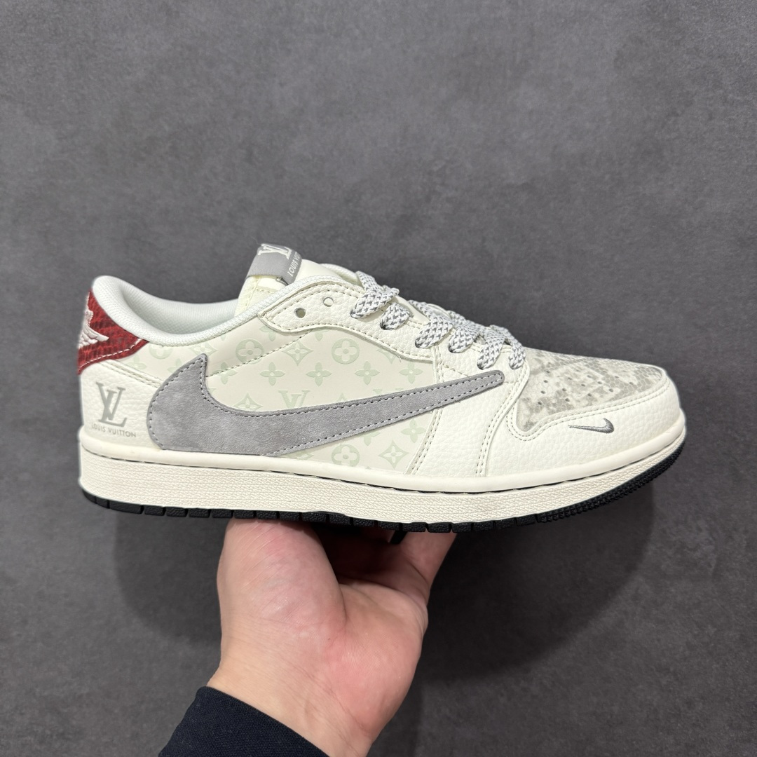 【定制版】Travis Scott x Jordan 1 Low “LV联名——印花米灰红” 高端定制 乔丹倒勾低帮休闲板鞋 大厂纯原品质出货 纯正版型 定制鞋盒 皮料切割干净无任何毛边 细节完美 超高清洁度 货号:QW5088-209 尺码:36 36.5 37.5 38 38.5 39 40 40.5 41 42 42.5 43 44 44.5 45-选品中心