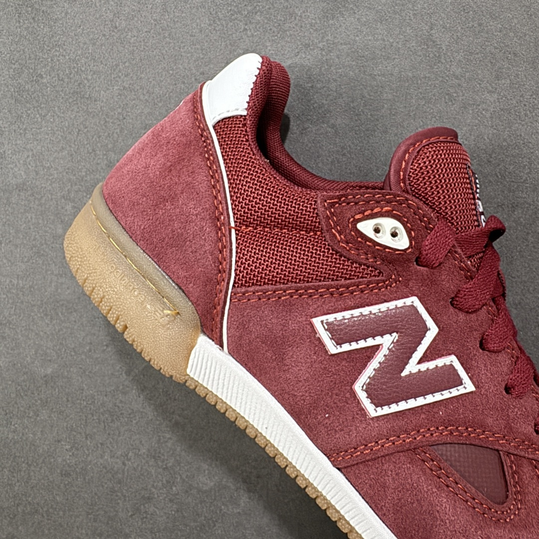 图片[6]-【纯原福利】New Balance NB 600 休闲舒适 耐磨轻便 低帮 板鞋 男女同款 黑白 以更纯粹的复古风格设计打造的全新造型。侧身还以解构设计，将 N 字标志以做旧压花样式呈现，样式别具新意。而麂皮、冲孔皮革的塑造，则呈现出高级怀旧气质，也让鞋款在奢华时装风格与运动氛围之间达到了平衡。 货号：NM600SPA 尺码：36 37 38 39 40 41 42 43 44 45 编码：GLB220230-选品中心