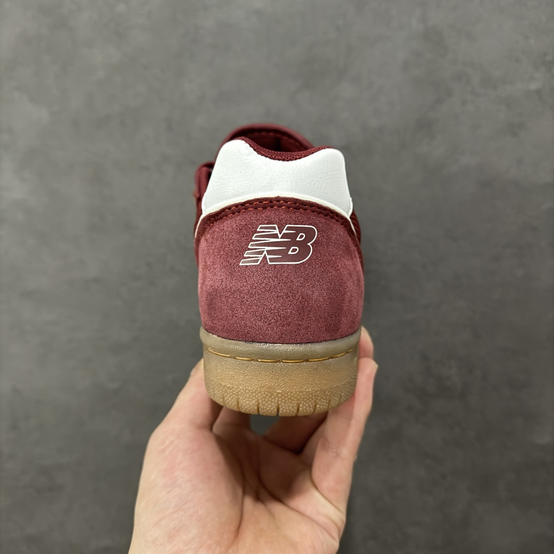图片[4]-【纯原福利】New Balance NB 600 休闲舒适 耐磨轻便 低帮 板鞋 男女同款 黑白 以更纯粹的复古风格设计打造的全新造型。侧身还以解构设计，将 N 字标志以做旧压花样式呈现，样式别具新意。而麂皮、冲孔皮革的塑造，则呈现出高级怀旧气质，也让鞋款在奢华时装风格与运动氛围之间达到了平衡。 货号：NM600SPA 尺码：36 37 38 39 40 41 42 43 44 45 编码：GLB220230-选品中心