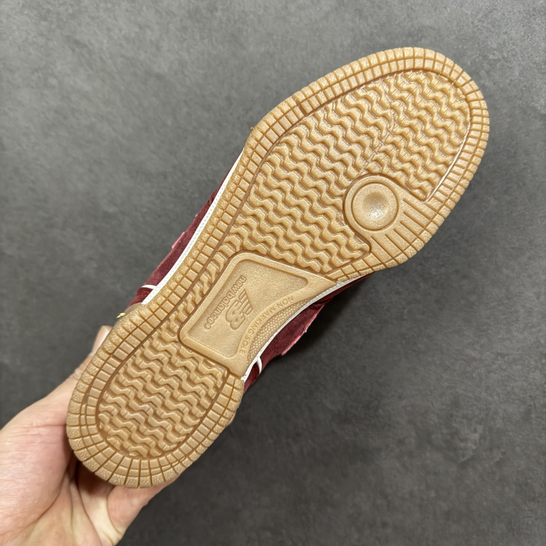 图片[9]-【纯原福利】New Balance NB 600 休闲舒适 耐磨轻便 低帮 板鞋 男女同款 黑白 以更纯粹的复古风格设计打造的全新造型。侧身还以解构设计，将 N 字标志以做旧压花样式呈现，样式别具新意。而麂皮、冲孔皮革的塑造，则呈现出高级怀旧气质，也让鞋款在奢华时装风格与运动氛围之间达到了平衡。 货号：NM600SPA 尺码：36 37 38 39 40 41 42 43 44 45 编码：GLB220230-选品中心