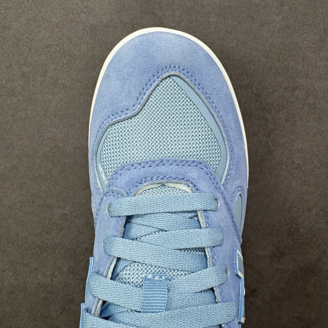 图片[8]-【纯原福利】New Balance NB 600 休闲舒适 耐磨轻便 低帮 板鞋 男女同款 黑白 以更纯粹的复古风格设计打造的全新造型。侧身还以解构设计，将 N 字标志以做旧压花样式呈现，样式别具新意。而麂皮、冲孔皮革的塑造，则呈现出高级怀旧气质，也让鞋款在奢华时装风格与运动氛围之间达到了平衡。 货号：NM600BBG 尺码：36 37 38 39 40 41 42 43 44 45 编码：GLB220230-选品中心