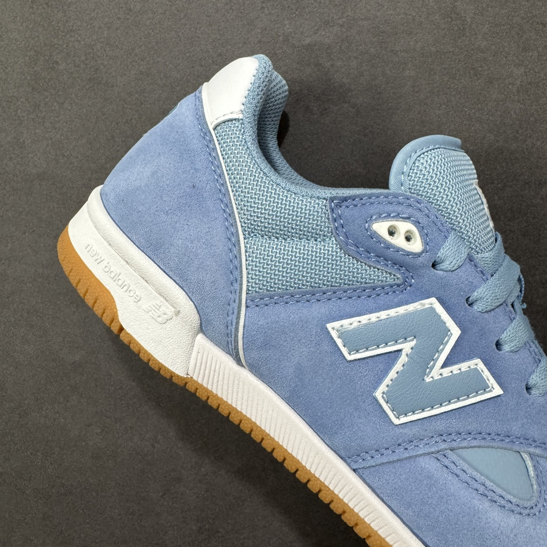 图片[6]-【纯原福利】New Balance NB 600 休闲舒适 耐磨轻便 低帮 板鞋 男女同款 黑白 以更纯粹的复古风格设计打造的全新造型。侧身还以解构设计，将 N 字标志以做旧压花样式呈现，样式别具新意。而麂皮、冲孔皮革的塑造，则呈现出高级怀旧气质，也让鞋款在奢华时装风格与运动氛围之间达到了平衡。 货号：NM600BBG 尺码：36 37 38 39 40 41 42 43 44 45 编码：GLB220230-选品中心