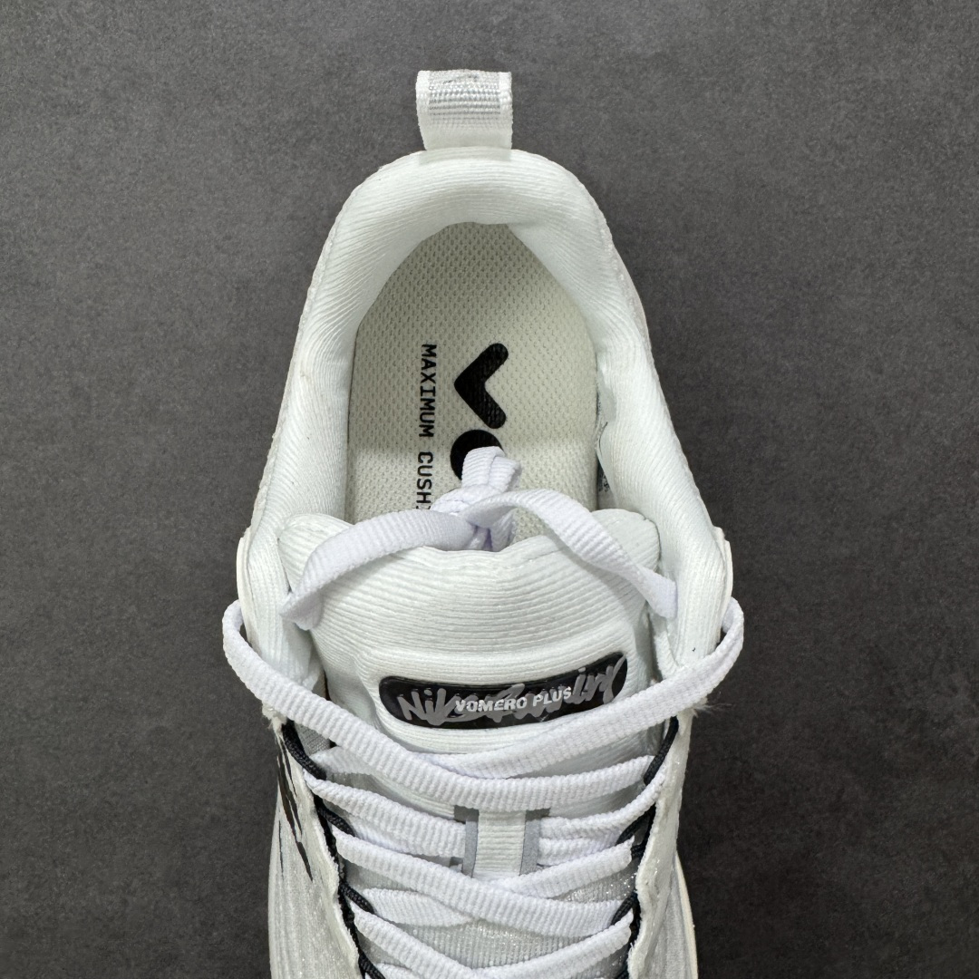 图片[7]-【公司级】Nike Vomero Plus 耐克 佛莫罗 低帮 橙色 时尚舒适网布防滑耐磨低邦跑步鞋 鞋面采用透气网布材质，贴合脚型且包裹感适中，鞋身两侧Swoosh Logox采用黑色点缀，搭载Zoom Air气垫与Reacts中底组合，脚感软弹轻盈，走路或慢跑时缓震反馈明显，减轻脚部压力；支撑性强鞋身结构稳固，后跟TPU加固设计增强稳定性，足弓处贴合支撑，复古运动风设计，配色简约大气，鞋型利落不臃肿，日常穿搭兼具功能性与潮流感；耐磨性好橡胶大底纹路清晰，抓地力强，使用寿命较长。 货号：IH2268-100 尺码：36 36.5 37.5 38 38.5 39 40 40.5 41 42 42.5 43 44 44.5 45 46 编码：XSB220230-选品中心