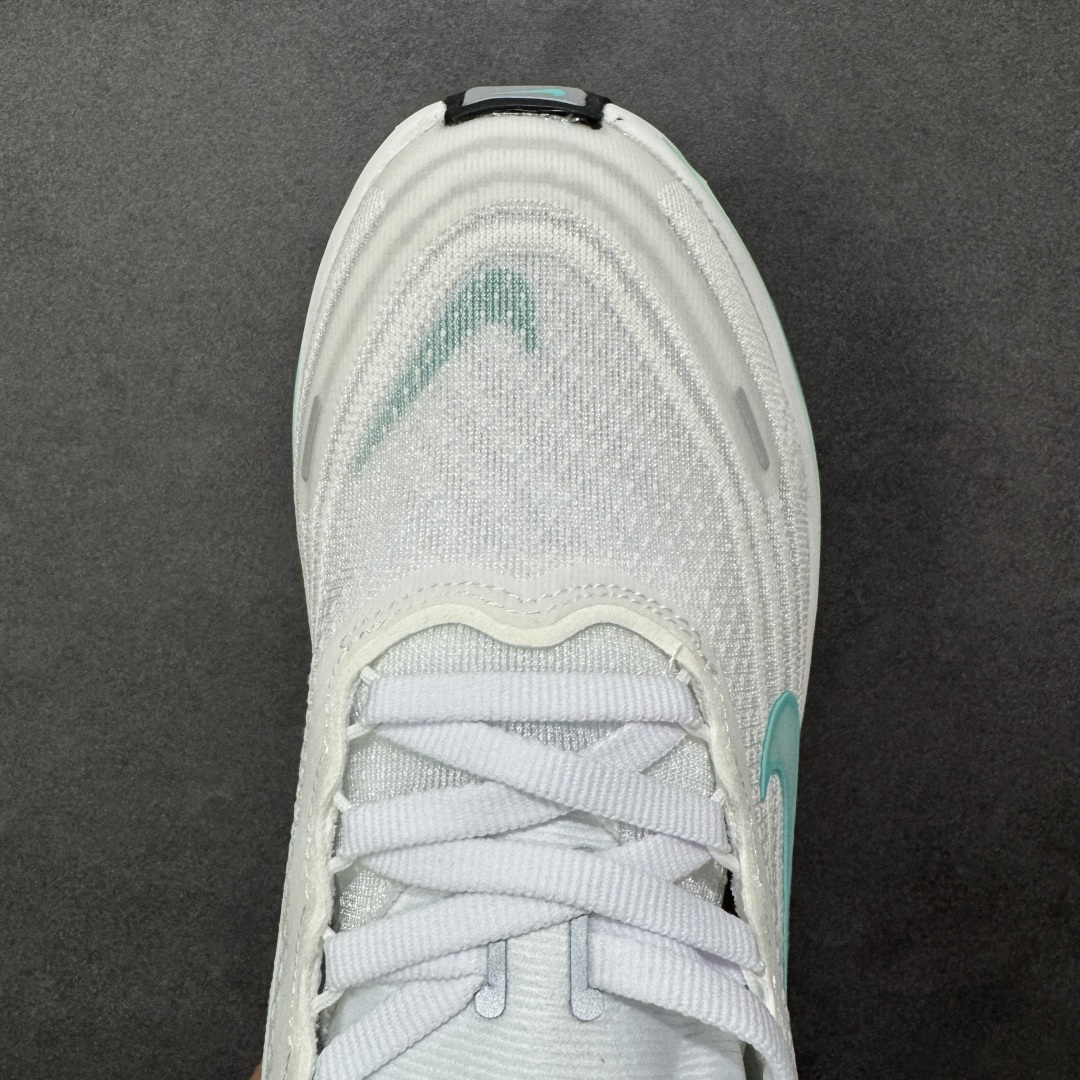 图片[8]-【公司级】Nike VOMERO PLUS 耐克 舒适减震防滑 低帮跑步鞋 全掌ReactX泡绵中底 前掌和后跟还配备了Air Zoom气垫单元 据说跑起来更快更舒适哦 这次最大的升级点 首次引入了ReactX泡绵 货号：HV8154-100 尺码：36 36.5 37.5 38 38.5 39 40 40.5 41 42 42.5 43 44 45 46-选品中心