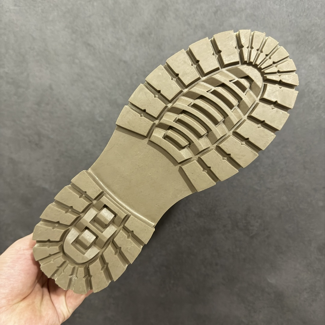 图片[9]-【广东纯原版】Ecco 爱步适酷系列工装真皮防滑厚底大黄靴  #臻选头层皮鞋面 弹性柔韧 舒适透气 带来舒适享受的脚感 贴合足底 便携简约系带设计 可自由调节松紧 细致精湛车线 牢固可靠 带来更持久穿搭品质 防滑弹力鞋底 清晰防滑纹理 轻盈弹力不厚重 抓地耐磨 舒适内里 柔软透气 合脚稳固 货号：638908-01001  尺码：39 40 41 42 43 44 45 皮鞋码-选品中心