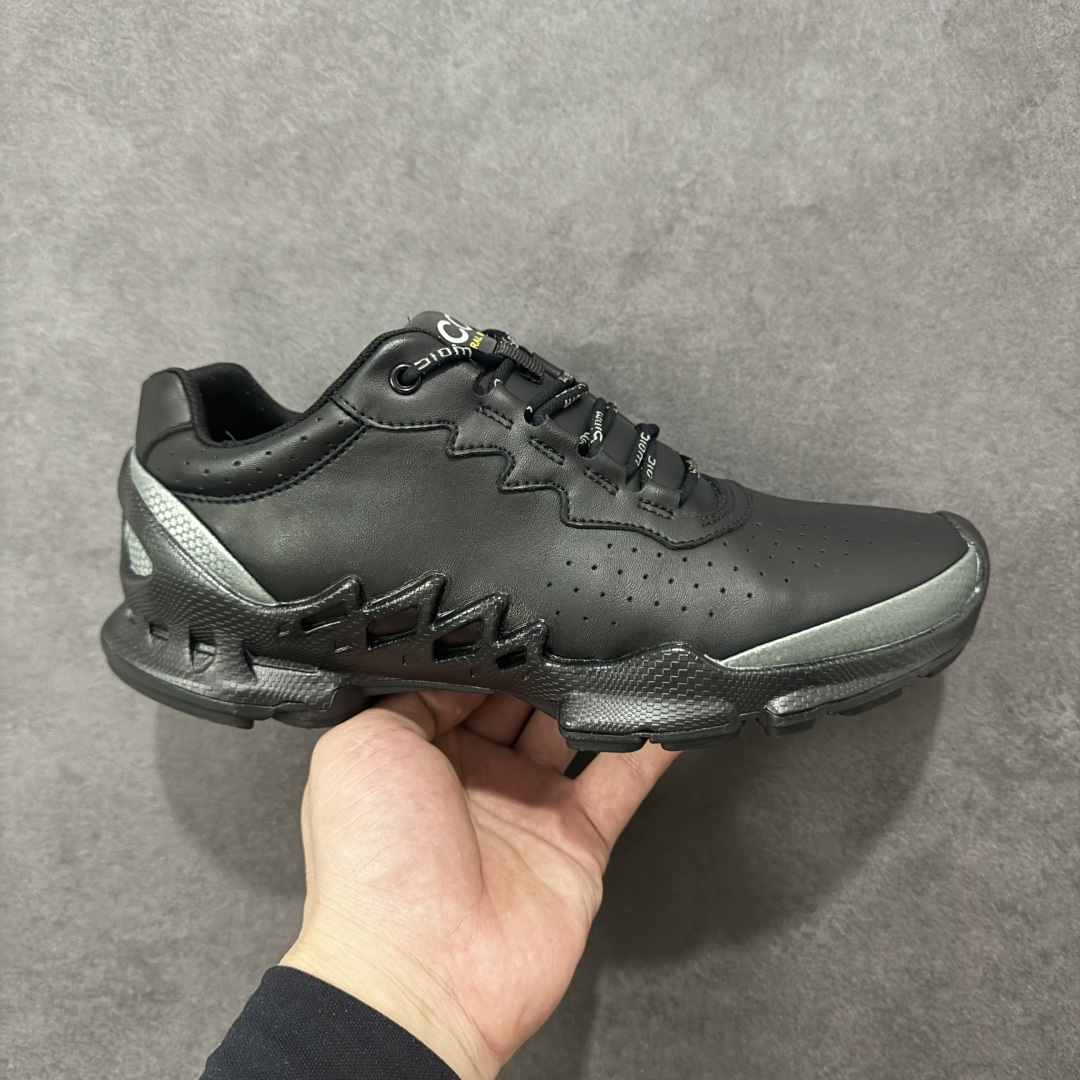 【广东纯原版】ECCO爱步跑步鞋百搭舒适 秋冬新款厚底休闲运动鞋男鞋 灵动系列 黄景瑜同款 品质牛皮鞋面,轻盈柔韧 具有良好的透气性 细腻柔软 简约系带设计 可自由调节松紧 贴合脚型 PU泡沫橡胶大底 抓地力强 具有良好的防滑耐磨性 时尚简约 休闲百搭 尺码:39 40 41 42 43 44 (皮鞋码)-选品中心