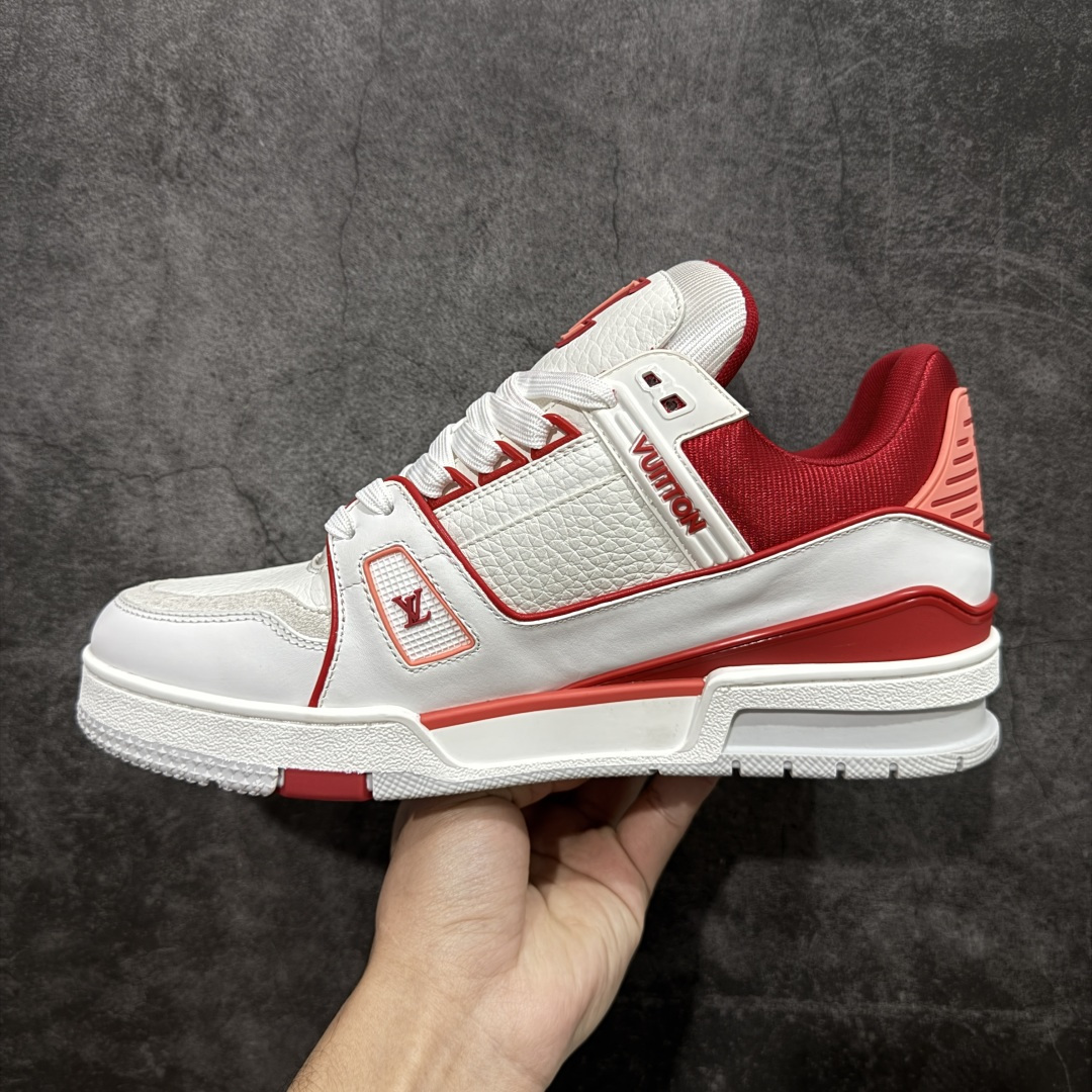 图片[2]-【天花板/Goat版】 市场最强版 没有之一的存在💪🏻 Louis Vuitton LV Trainer 系列全新版上架 手里有正品的可以对比下🆚懂货的看细节‼️ 此版品质是市场从未达到的新高度！ 整体版型 皮料 牛仔布的色差 压花纹路清晰度 后跟版型等等 都可以自行对比[机智]吊打市场所有货，怒甩十条街的那种，直接来正品对比图🆚，欢迎拿市场各大工厂的货来对比！ 尺码：35-45码-选品中心