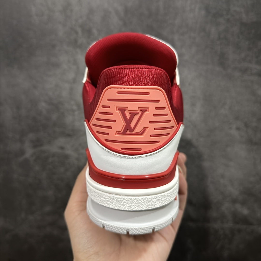 图片[4]-【天花板/Goat版】 市场最强版 没有之一的存在💪🏻 Louis Vuitton LV Trainer 系列全新版上架 手里有正品的可以对比下🆚懂货的看细节‼️ 此版品质是市场从未达到的新高度！ 整体版型 皮料 牛仔布的色差 压花纹路清晰度 后跟版型等等 都可以自行对比[机智]吊打市场所有货，怒甩十条街的那种，直接来正品对比图🆚，欢迎拿市场各大工厂的货来对比！ 尺码：35-45码-选品中心