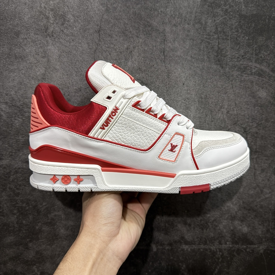 【天花板/Goat版】 市场最强版 没有之一的存在💪🏻 Louis Vuitton LV Trainer 系列全新版上架 手里有正品的可以对比下🆚懂货的看细节‼️ 此版品质是市场从未达到的新高度！ 整体版型 皮料 牛仔布的色差 压花纹路清晰度 后跟版型等等 都可以自行对比[机智]吊打市场所有货，怒甩十条街的那种，直接来正品对比图🆚，欢迎拿市场各大工厂的货来对比！ 尺码：35-45码-选品中心