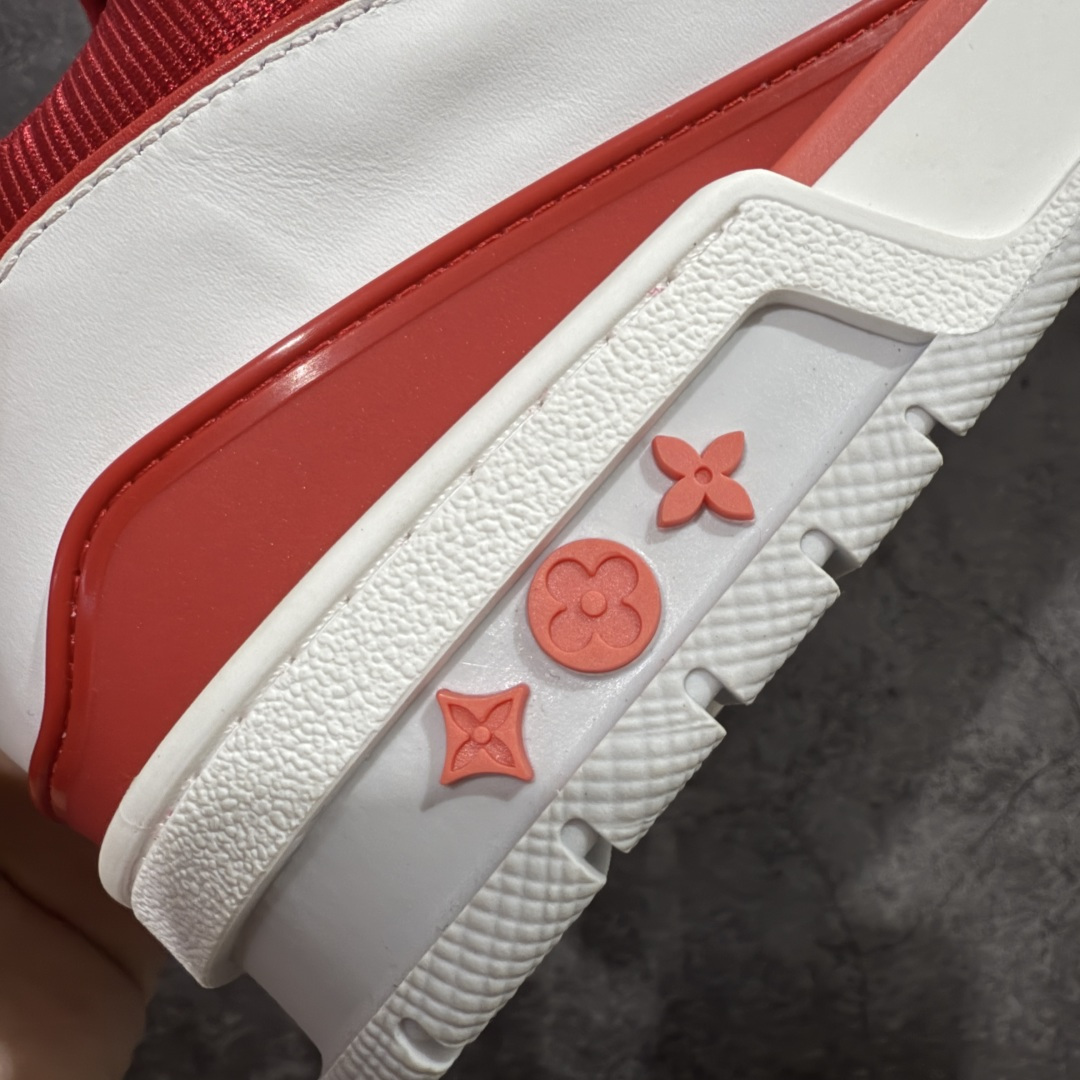 图片[3]-【天花板/Goat版】 市场最强版 没有之一的存在💪🏻 Louis Vuitton LV Trainer 系列全新版上架 手里有正品的可以对比下🆚懂货的看细节‼️ 此版品质是市场从未达到的新高度！ 整体版型 皮料 牛仔布的色差 压花纹路清晰度 后跟版型等等 都可以自行对比[机智]吊打市场所有货，怒甩十条街的那种，直接来正品对比图🆚，欢迎拿市场各大工厂的货来对比！ 尺码：35-45码-选品中心