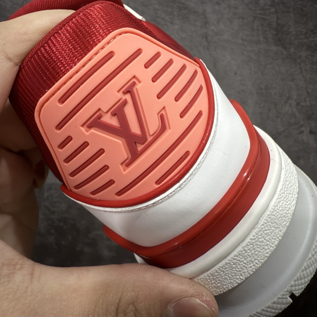 图片[2]-【天花板/Goat版】 市场最强版 没有之一的存在💪🏻 Louis Vuitton LV Trainer 系列全新版上架 手里有正品的可以对比下🆚懂货的看细节‼️ 此版品质是市场从未达到的新高度！ 整体版型 皮料 牛仔布的色差 压花纹路清晰度 后跟版型等等 都可以自行对比[机智]吊打市场所有货，怒甩十条街的那种，直接来正品对比图🆚，欢迎拿市场各大工厂的货来对比！ 尺码：35-45码-选品中心