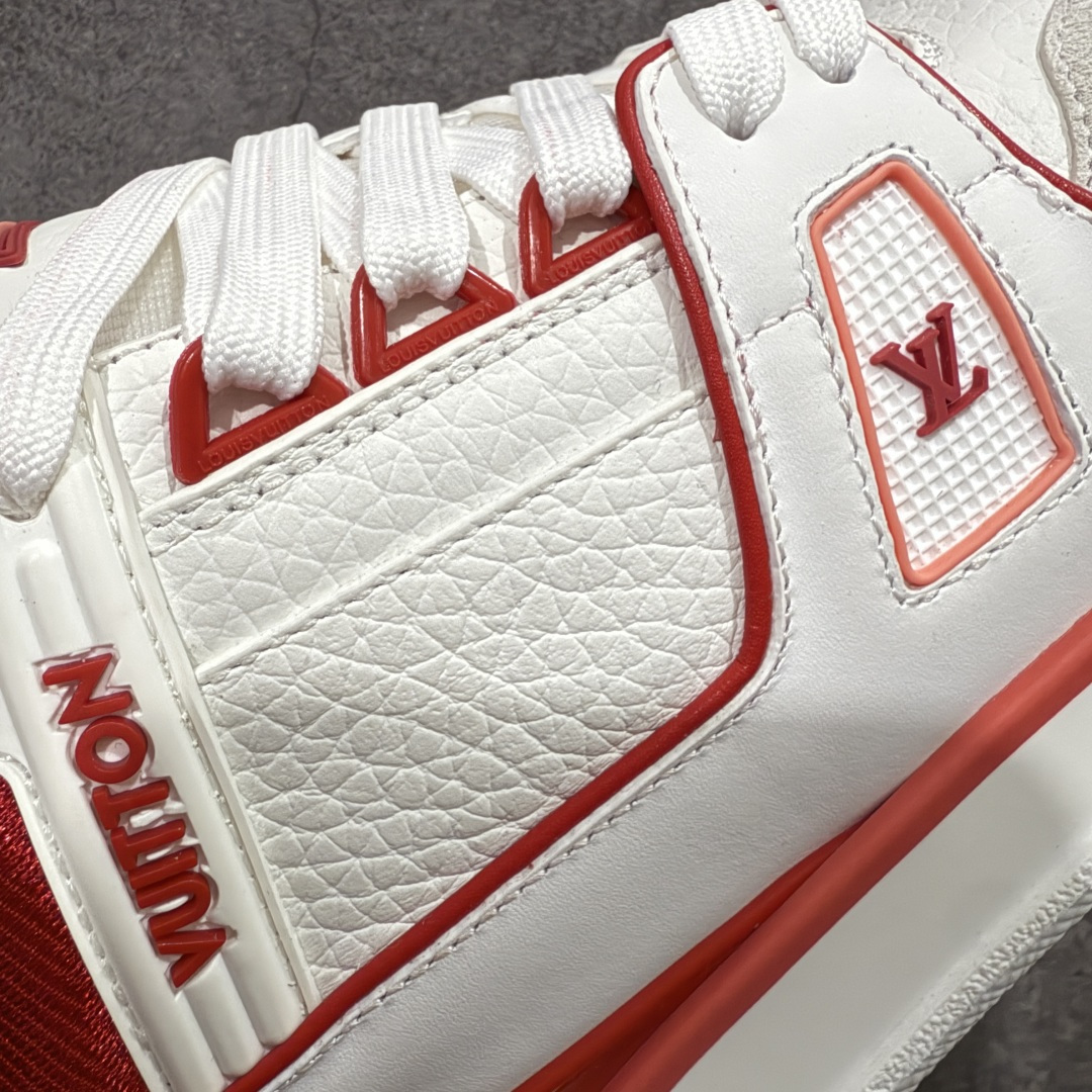 图片[4]-【天花板/Goat版】 市场最强版 没有之一的存在💪🏻 Louis Vuitton LV Trainer 系列全新版上架 手里有正品的可以对比下🆚懂货的看细节‼️ 此版品质是市场从未达到的新高度！ 整体版型 皮料 牛仔布的色差 压花纹路清晰度 后跟版型等等 都可以自行对比[机智]吊打市场所有货，怒甩十条街的那种，直接来正品对比图🆚，欢迎拿市场各大工厂的货来对比！ 尺码：35-45码-选品中心